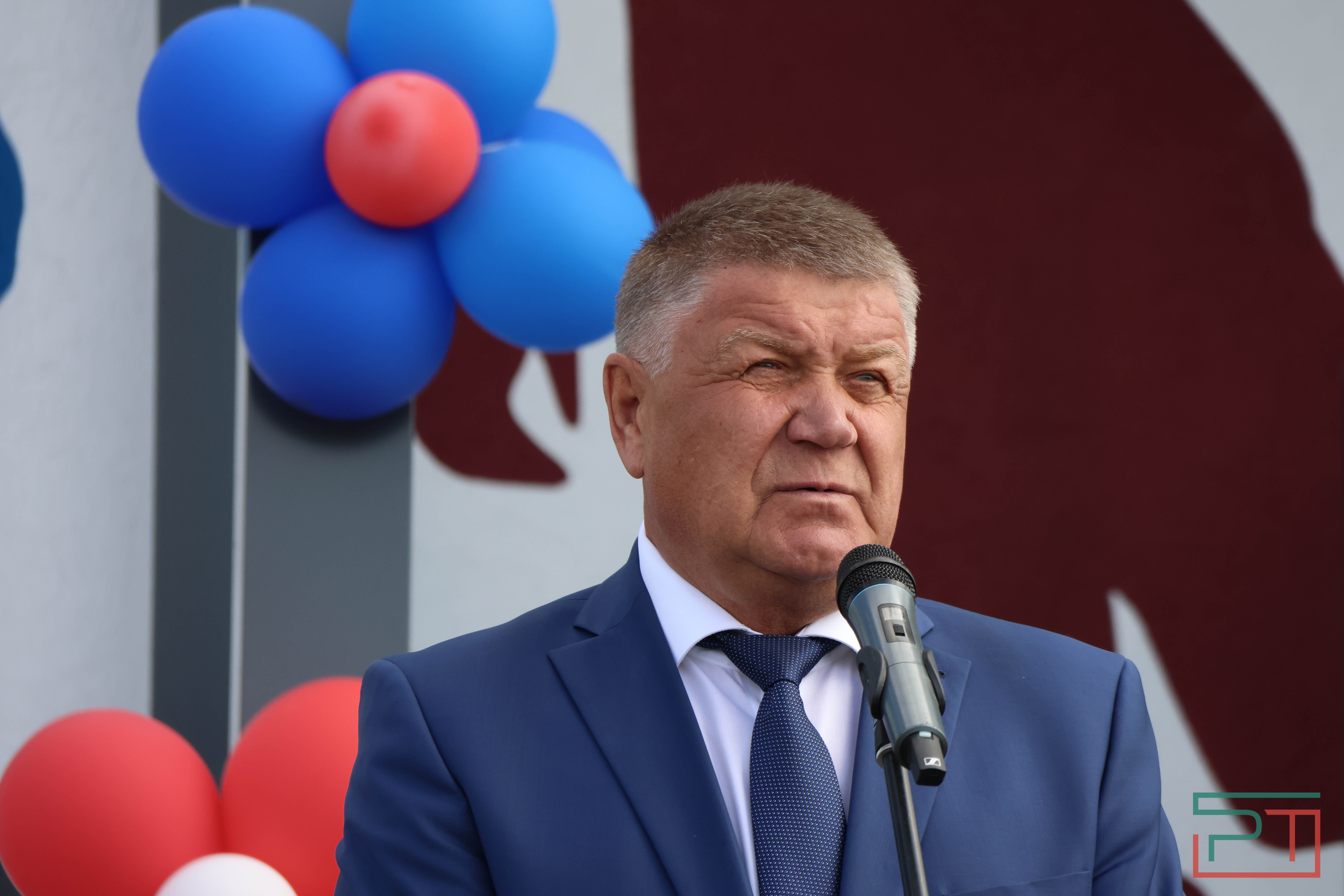 Футбольный манеж и молодежный центр отрылись в Новошешминске