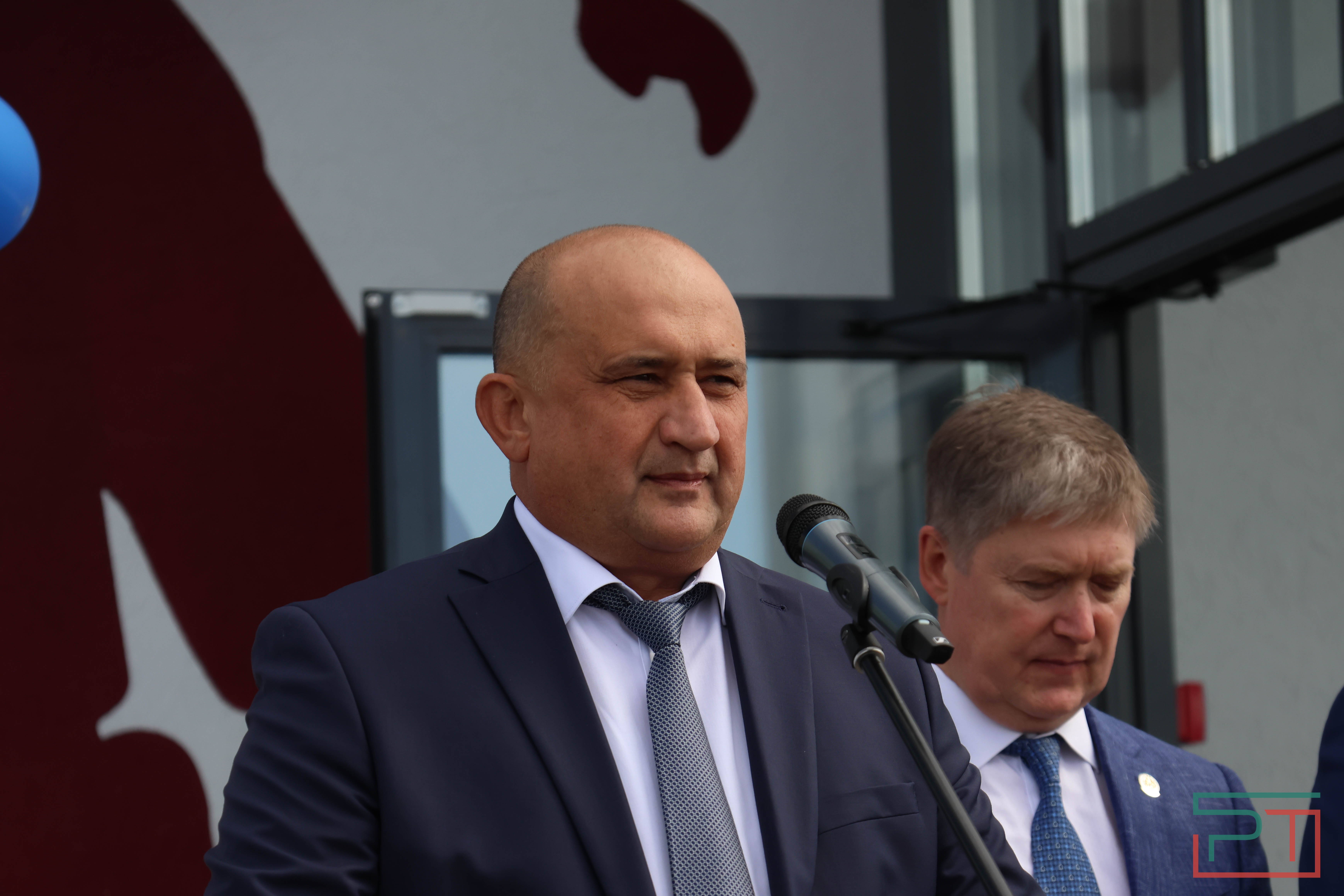 Футбольный манеж и молодежный центр отрылись в Новошешминске