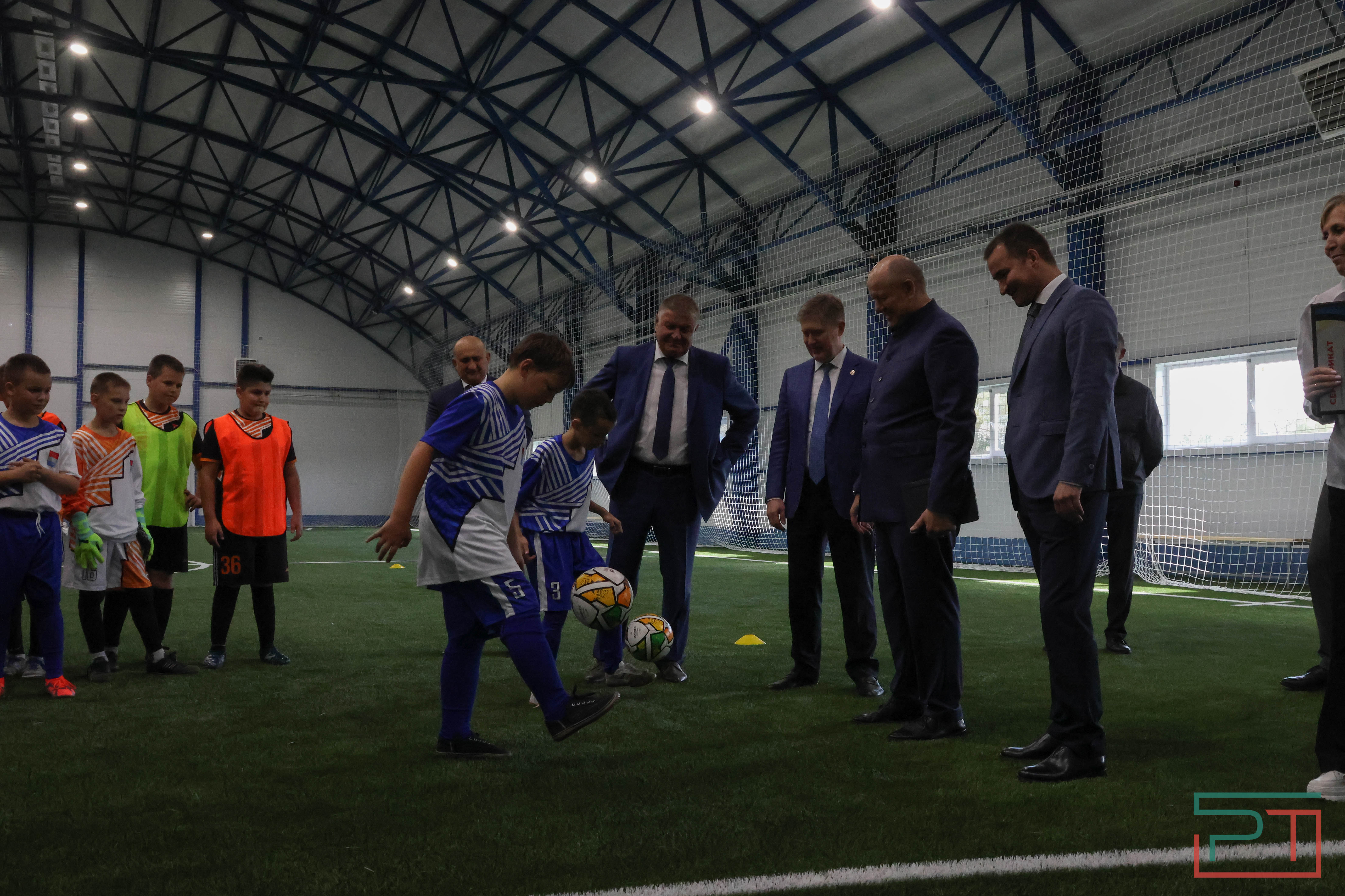 Футбольный манеж и молодежный центр отрылись в Новошешминске