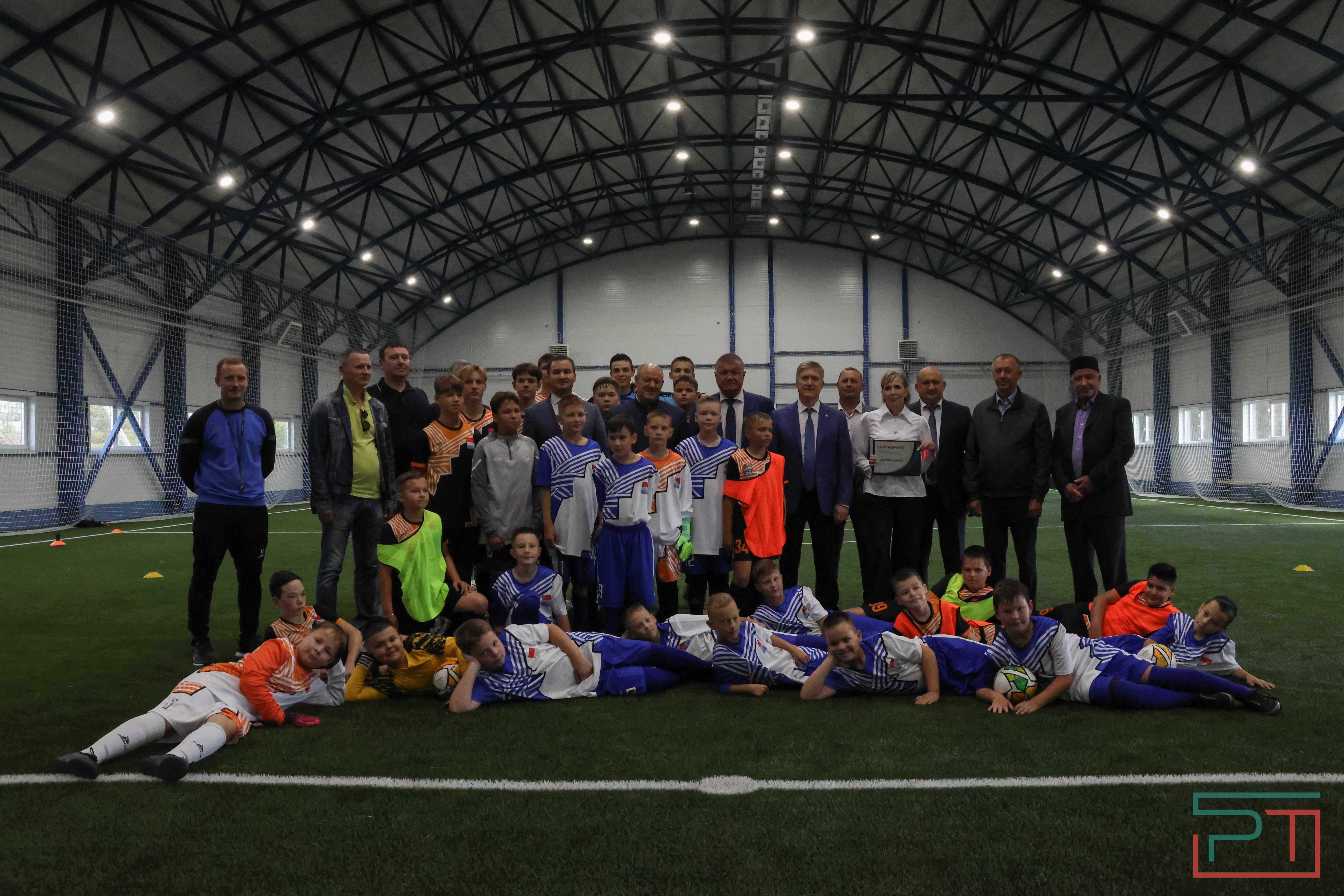 Футбольный манеж и молодежный центр отрылись в Новошешминске