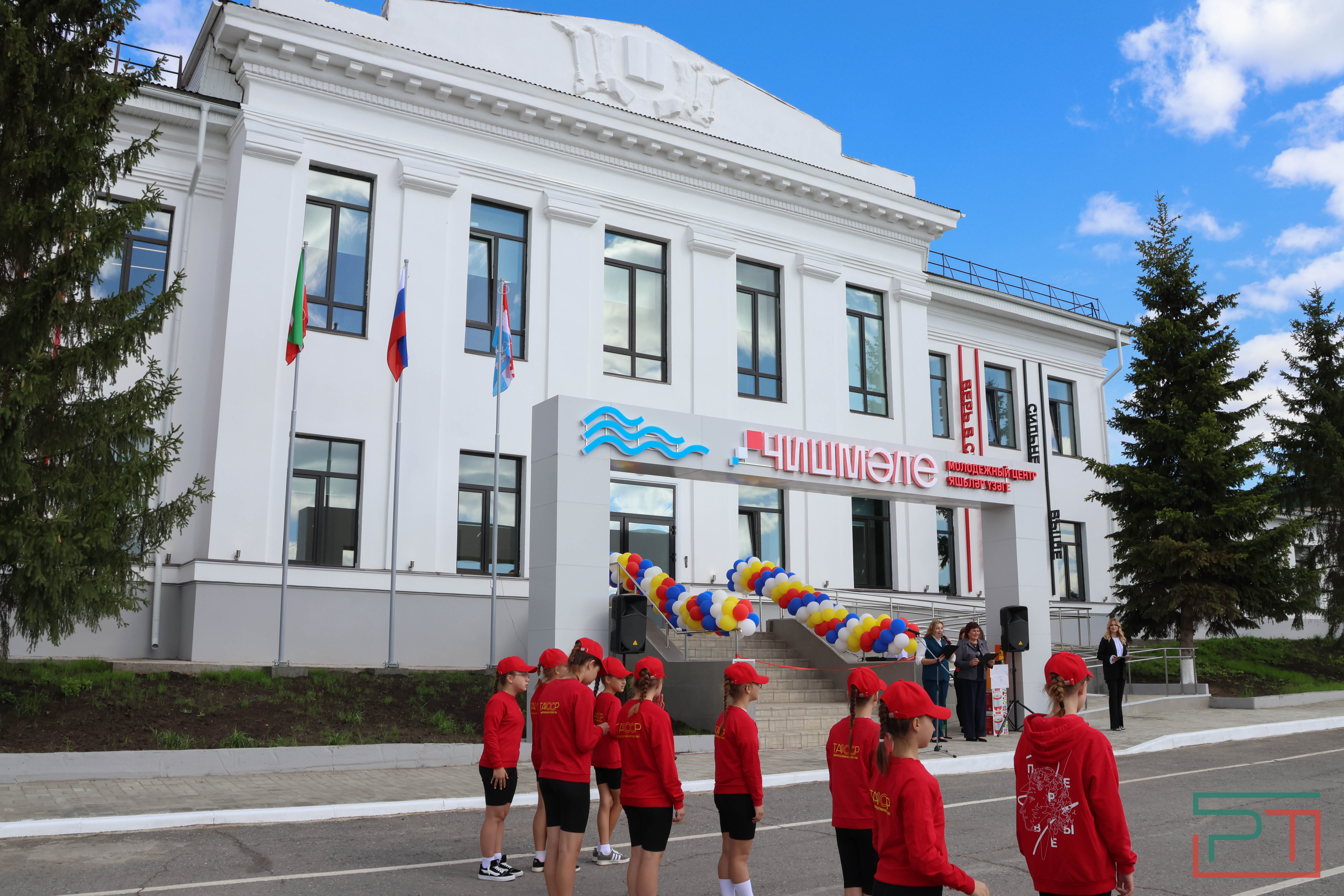 Футбольный манеж и молодежный центр отрылись в Новошешминске