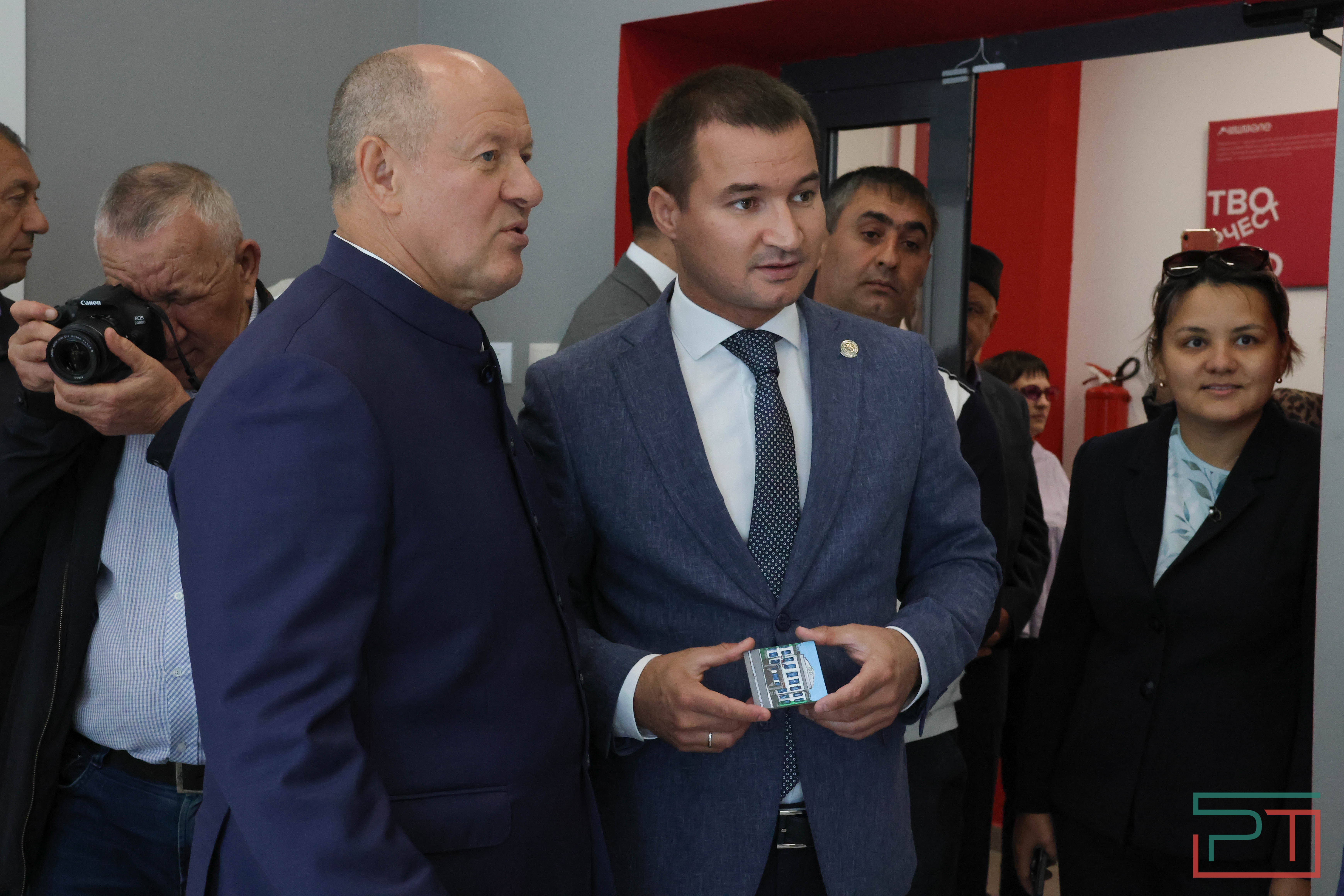 Футбольный манеж и молодежный центр отрылись в Новошешминске