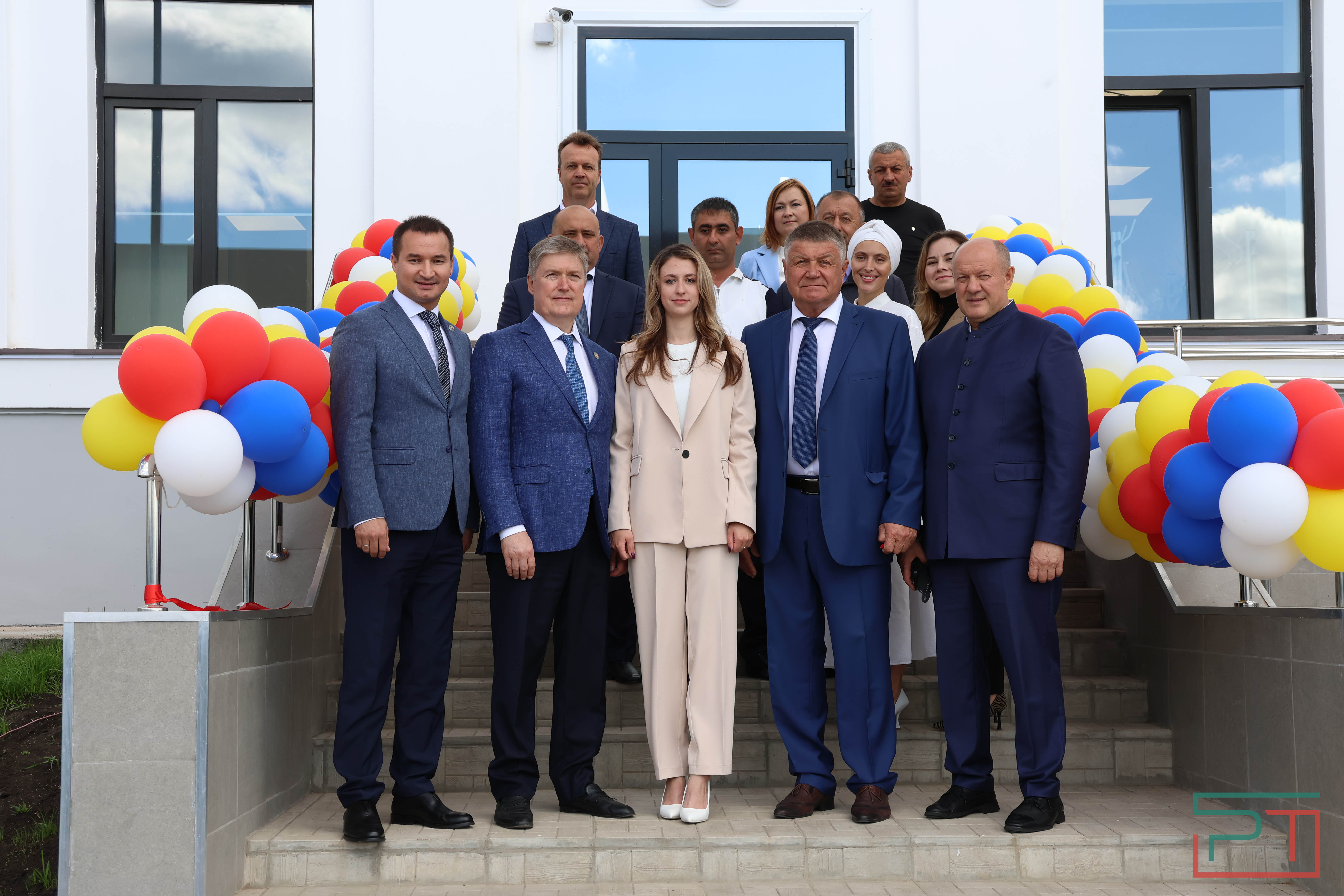 Футбольный манеж и молодежный центр отрылись в Новошешминске