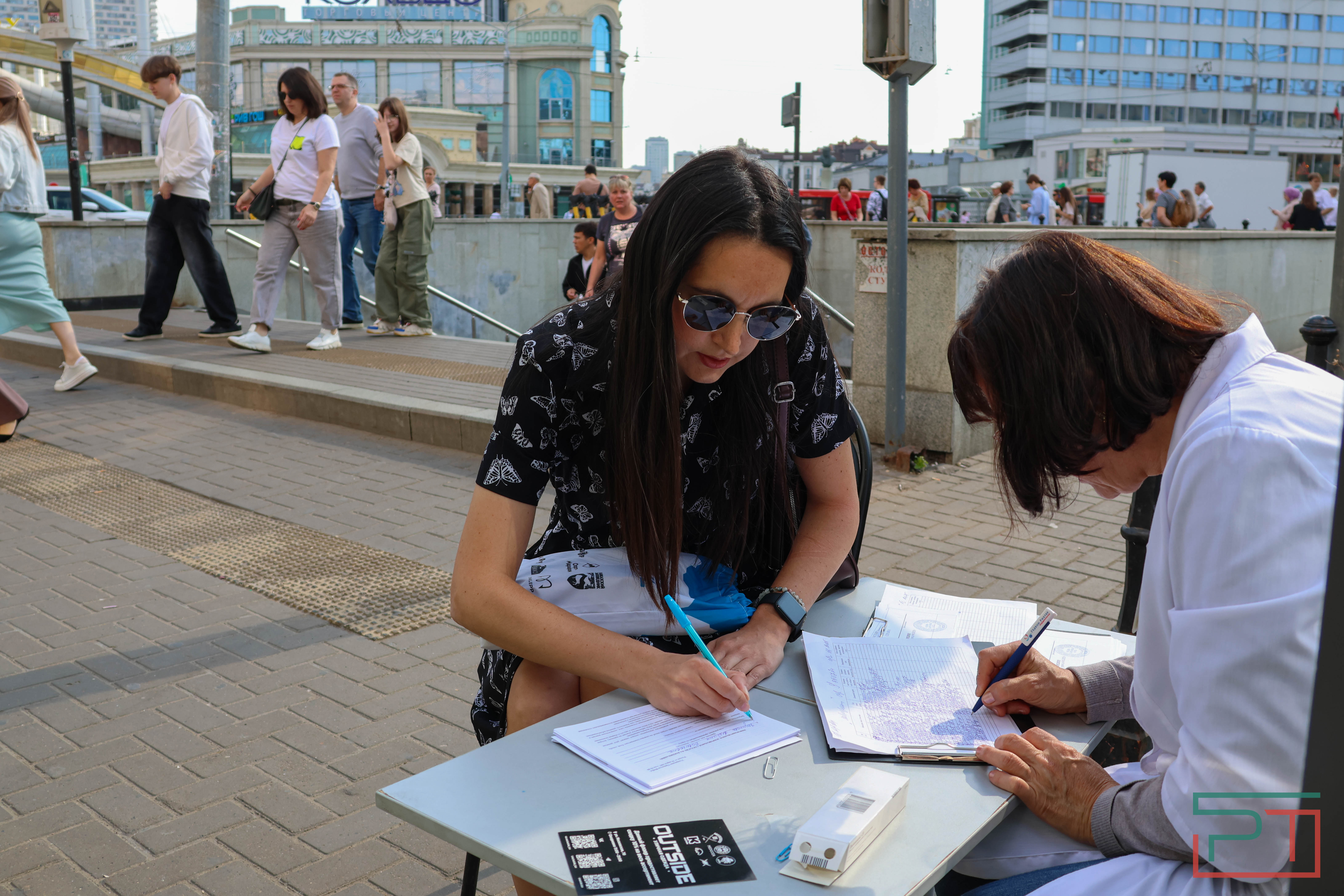 У станций метро в Казани работают пункты вакцинации