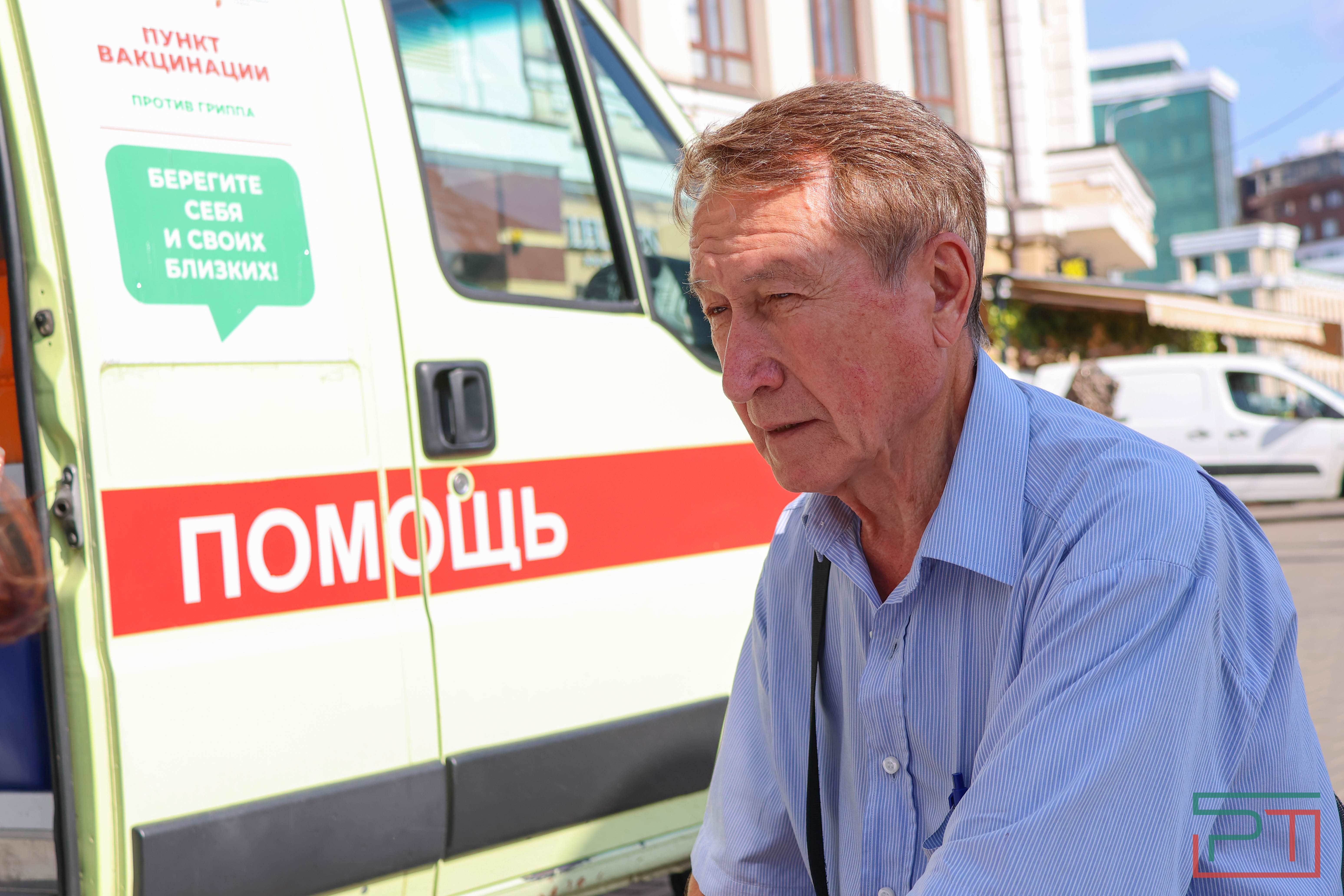 У станций метро в Казани работают пункты вакцинации