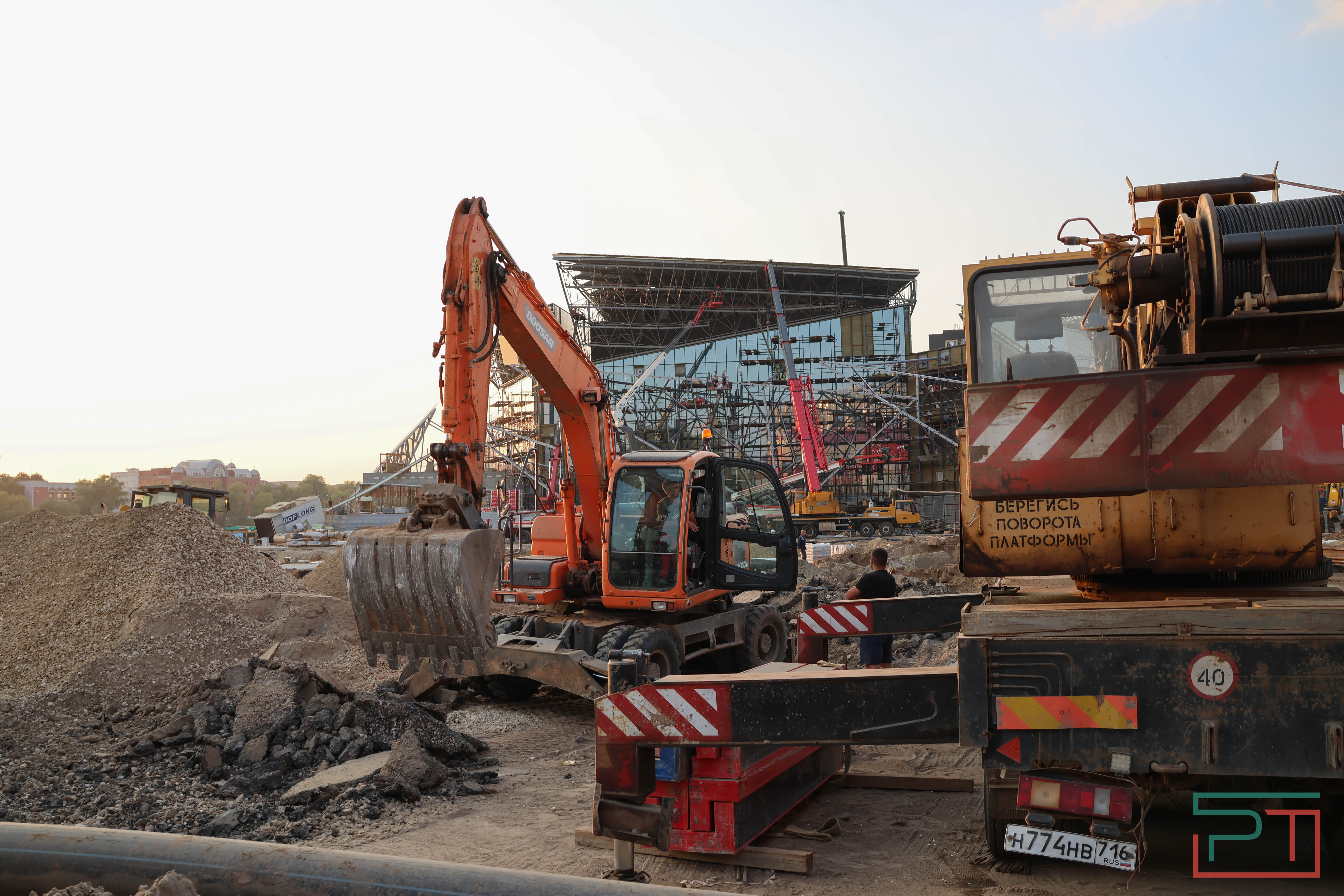 В Казани продолжается строительство нового театра Камала