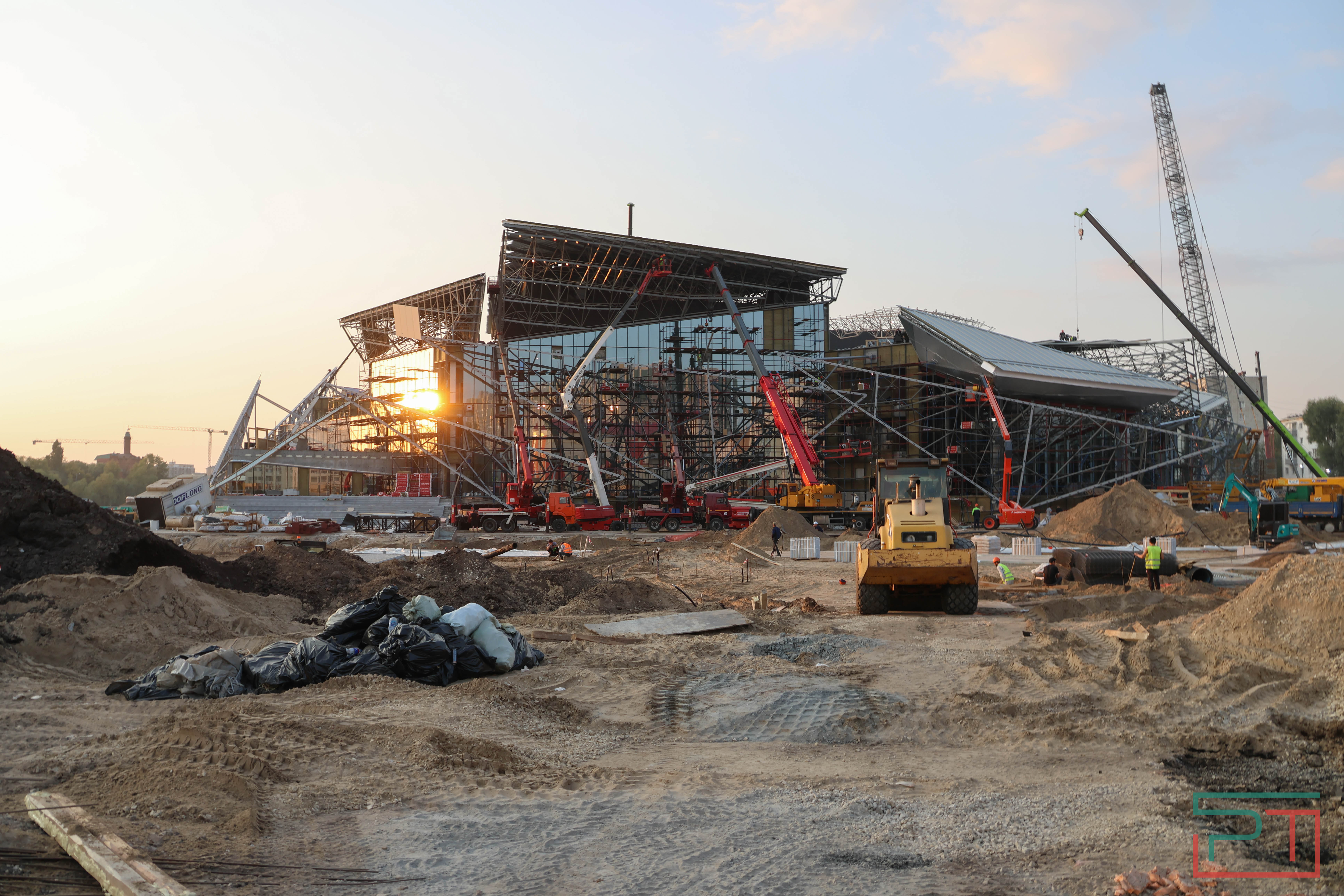 В Казани продолжается строительство нового театра Камала