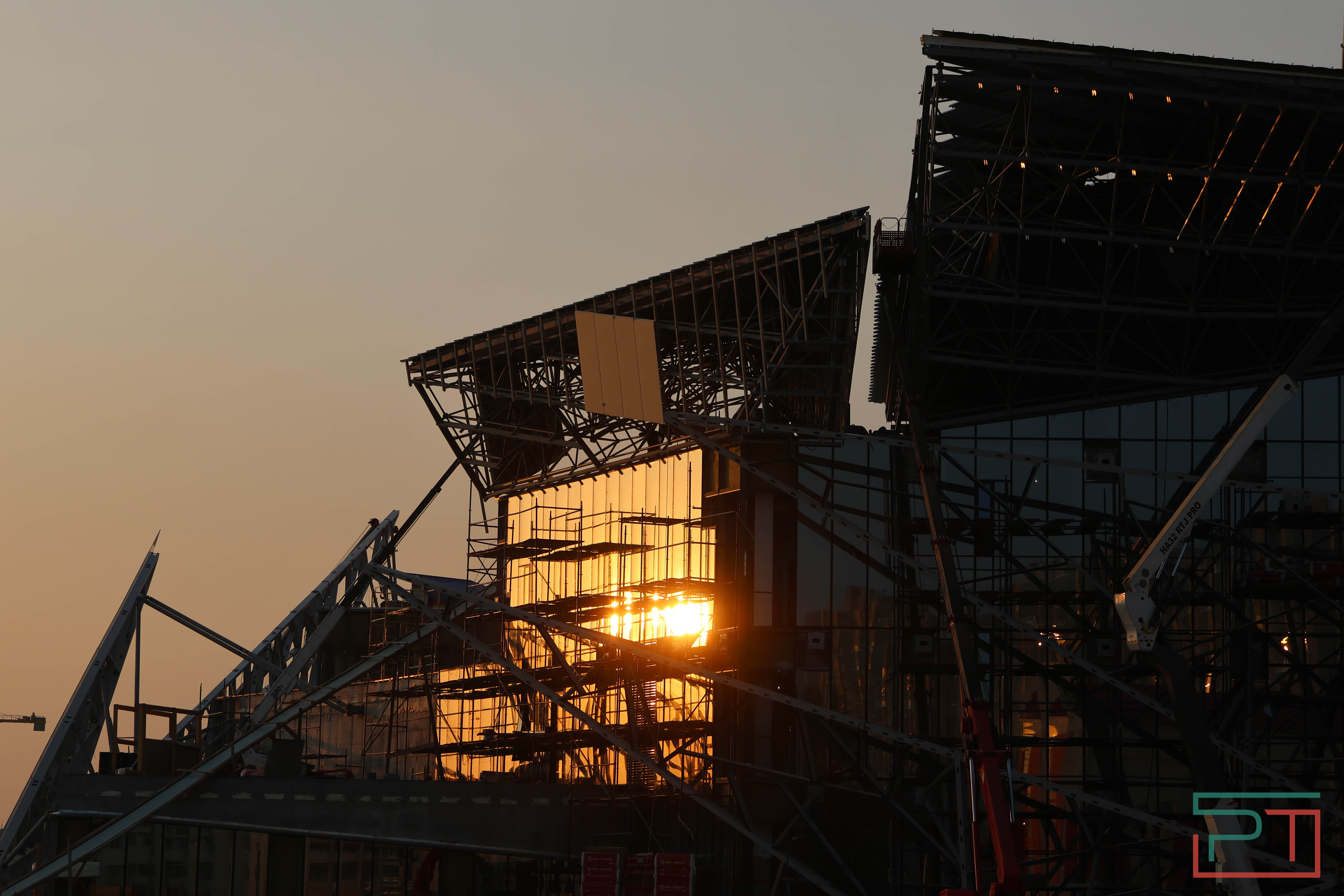 В Казани продолжается строительство нового театра Камала