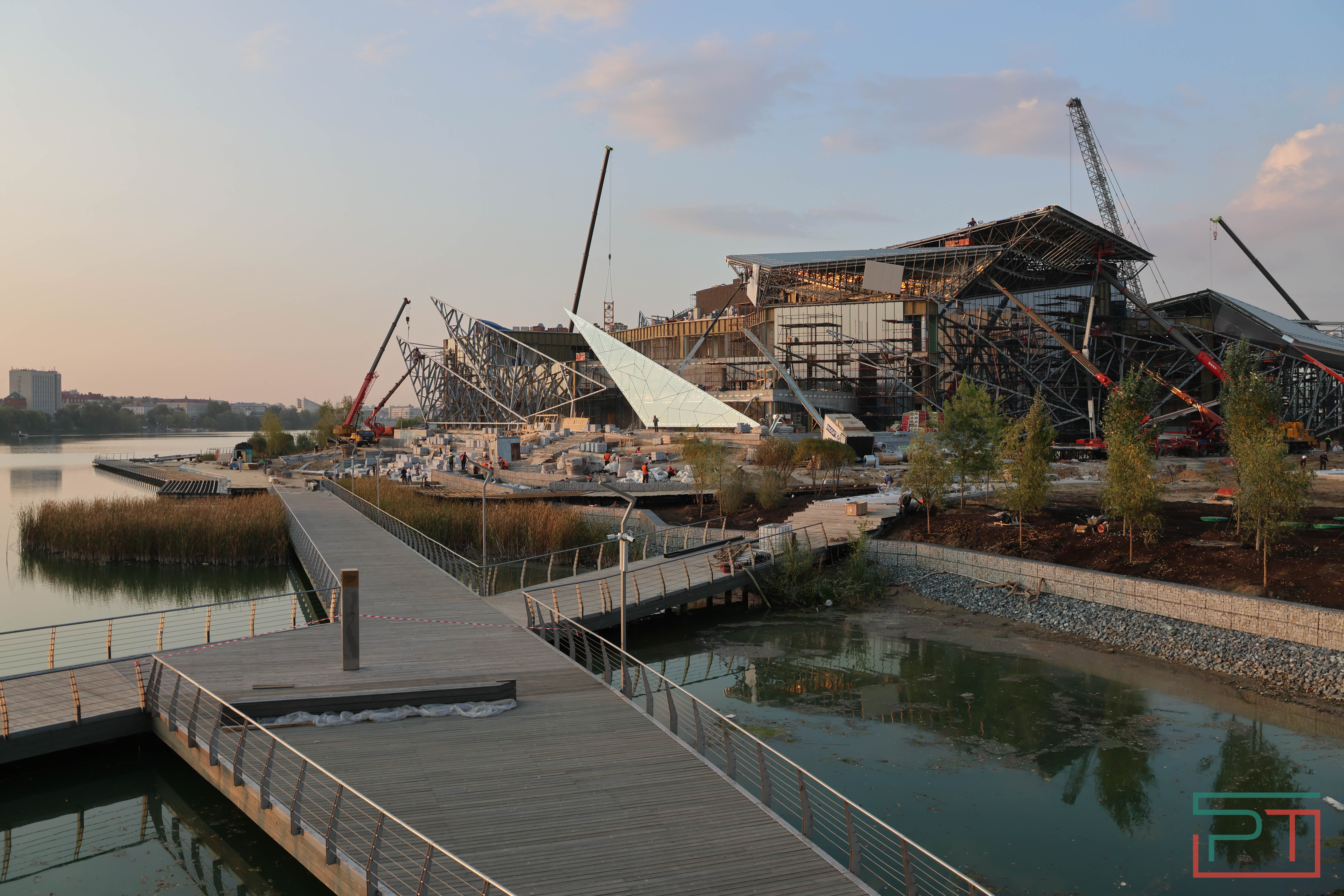В Казани продолжается строительство нового театра Камала