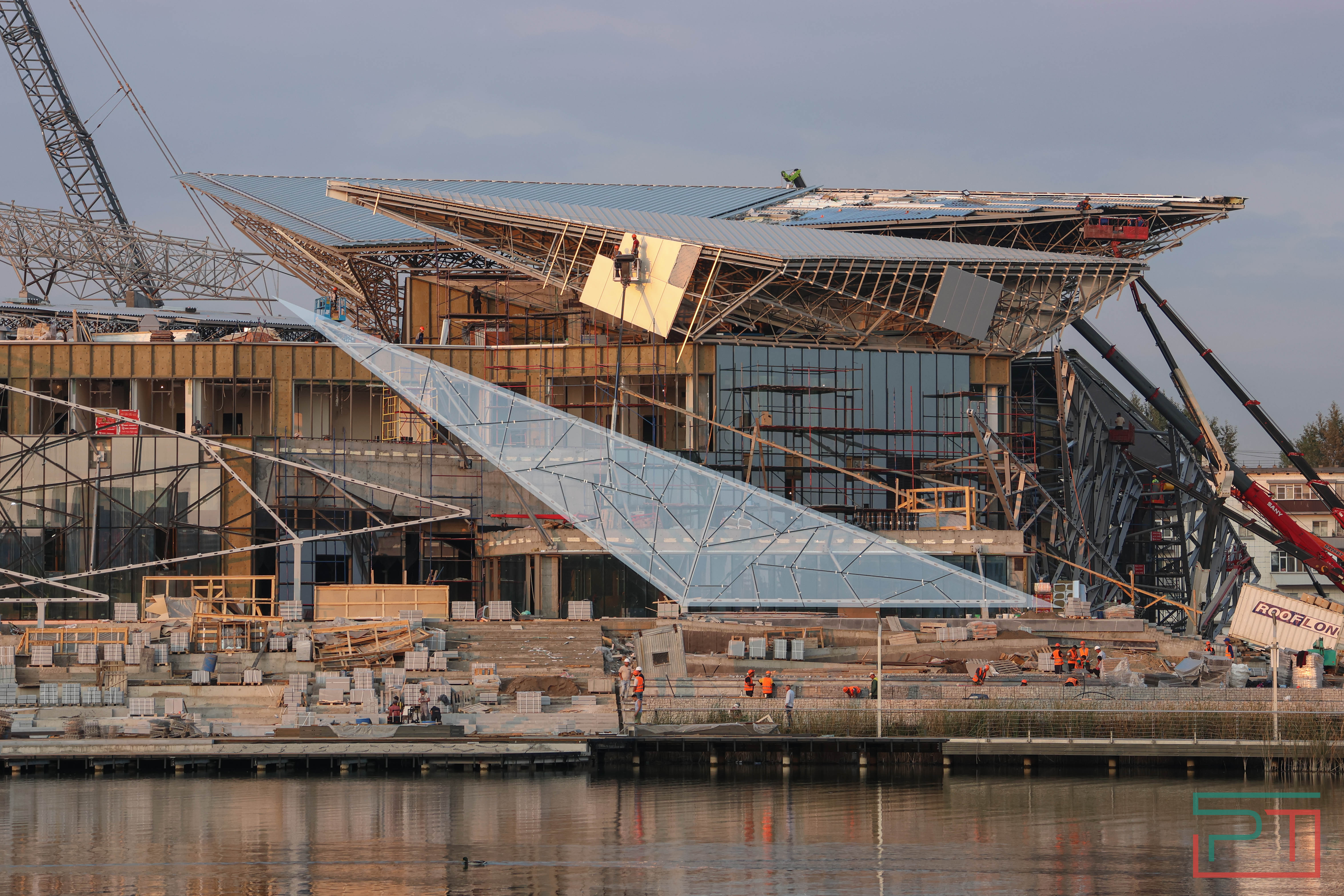 В Казани продолжается строительство нового театра Камала