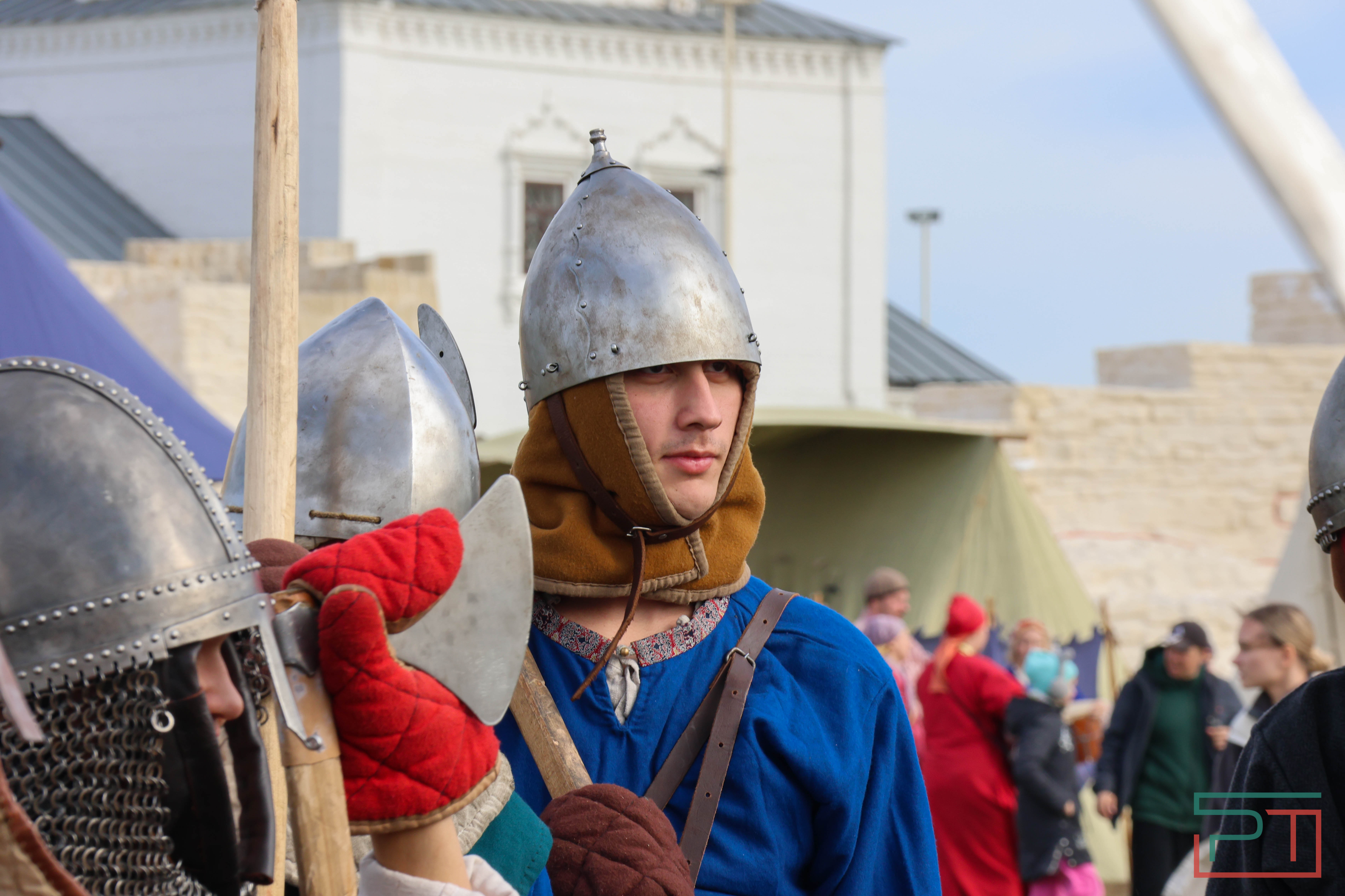 Постреляли из мушкета, погадали у шамана: в Болгаре прошел фестиваль «Путешествие в прошлое»