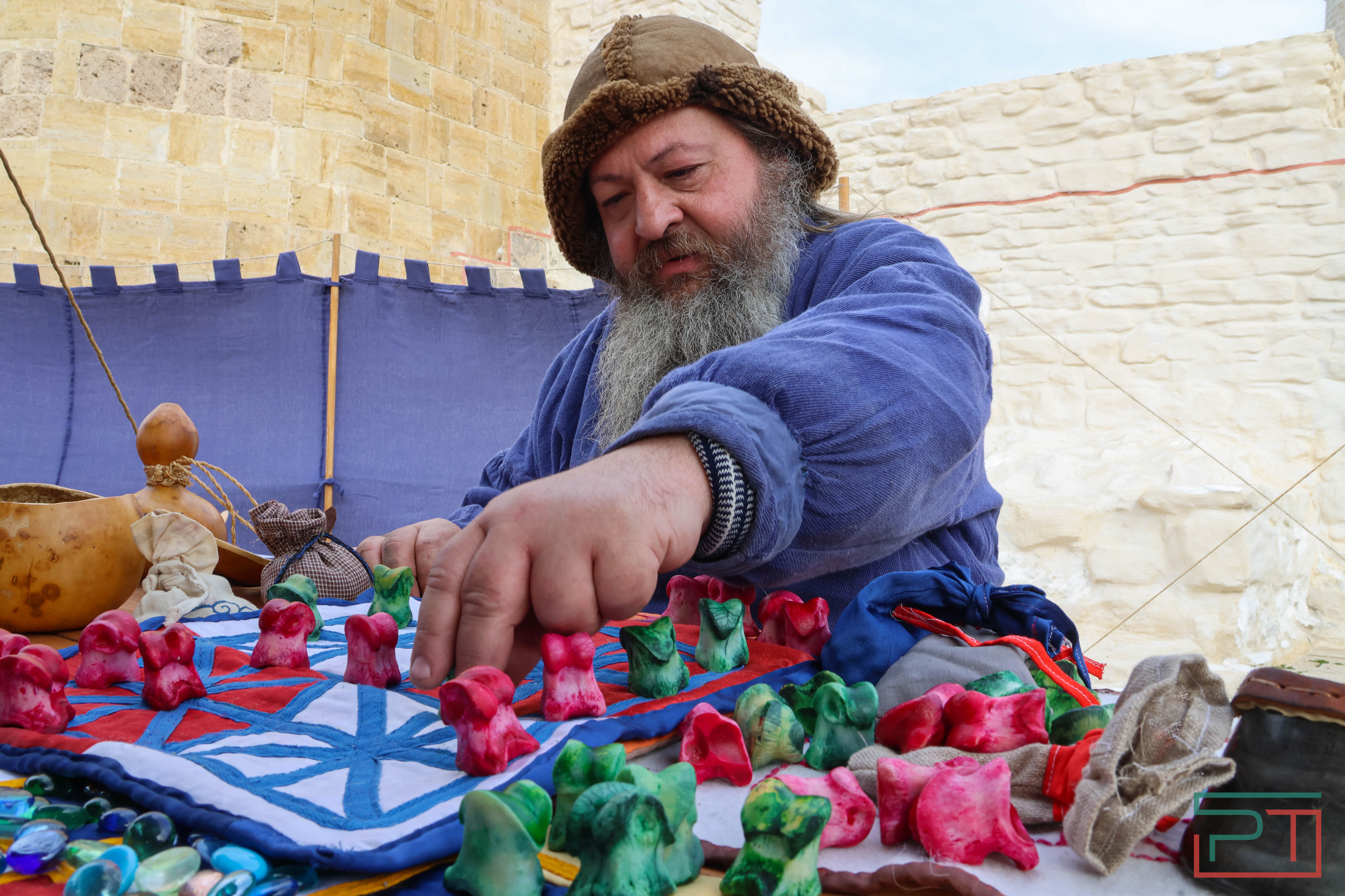 Постреляли из мушкета, погадали у шамана: в Болгаре прошел фестиваль «Путешествие в прошлое»