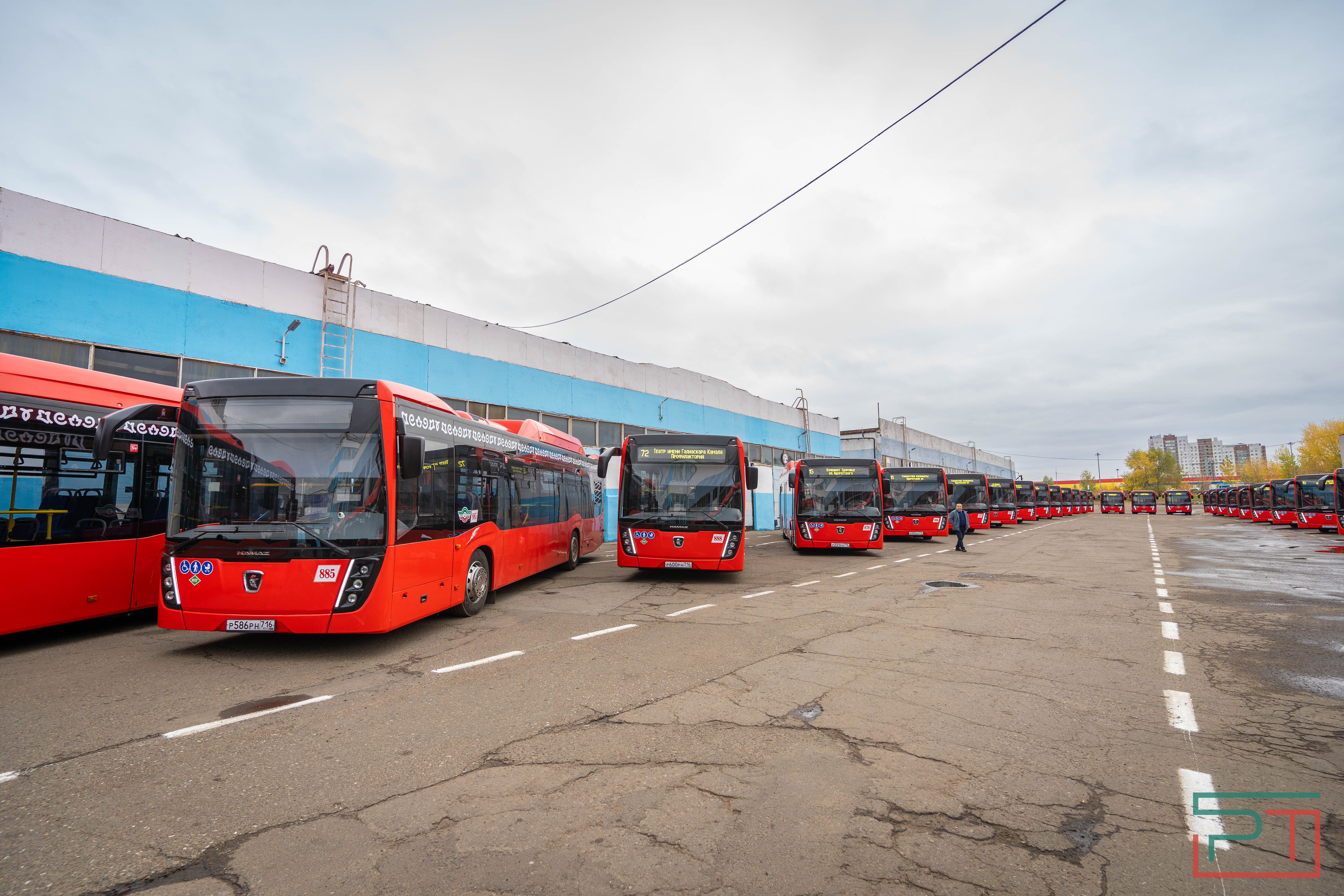 Минниханову показали 65 новых автобусов