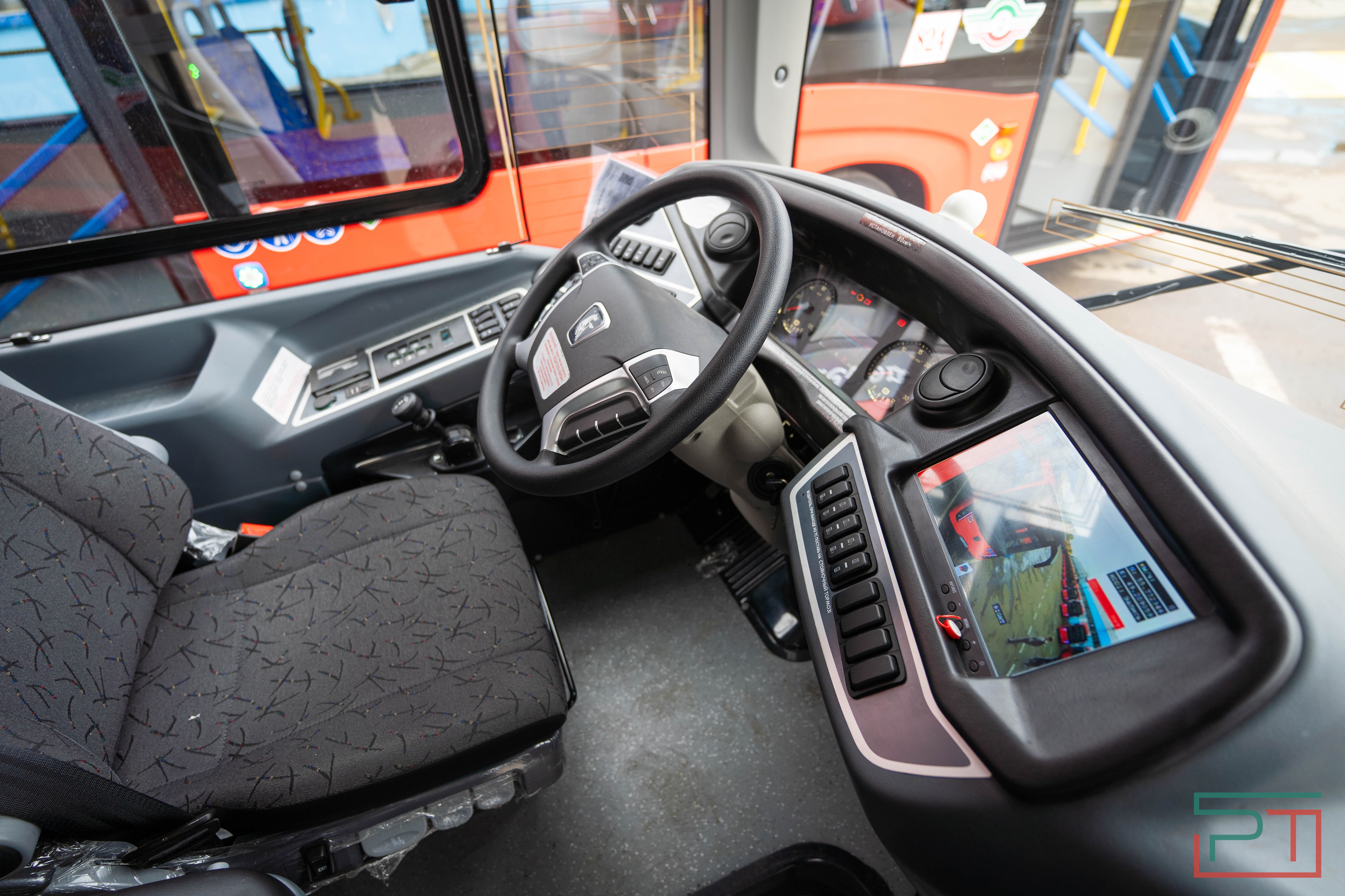 Минниханову показали 65 новых автобусов