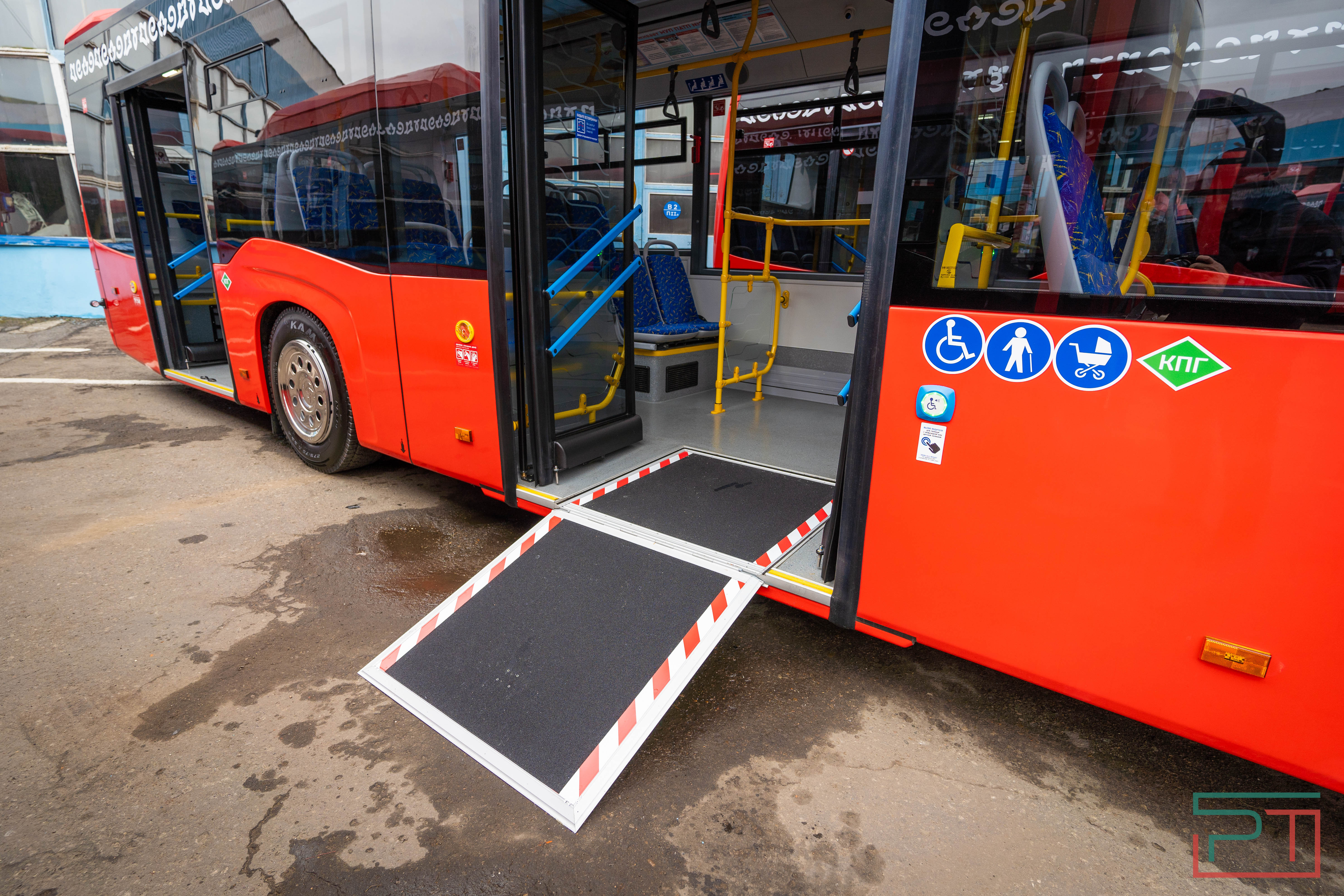 Минниханову показали 65 новых автобусов