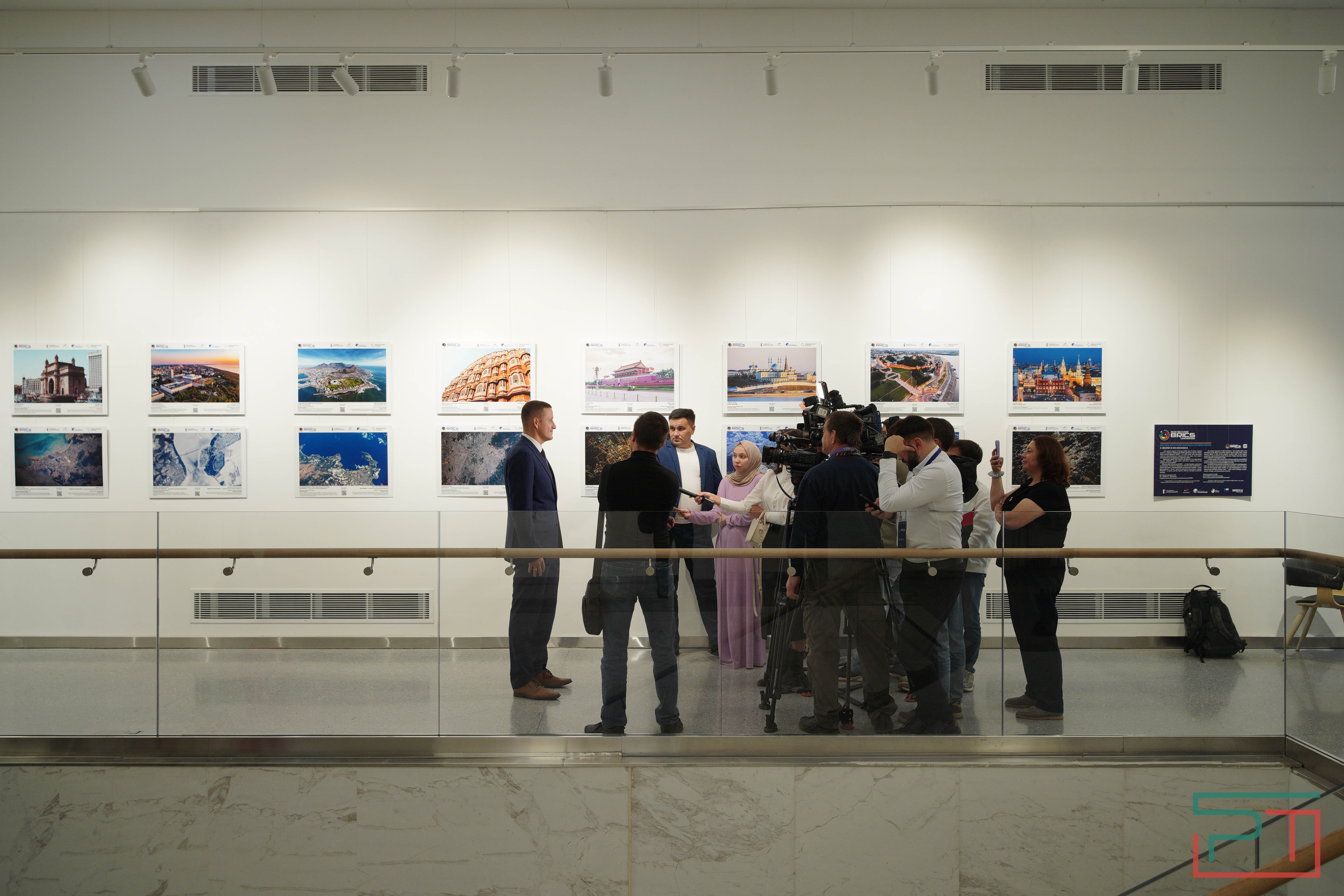 В Казани открылась фотовыставка «Вселенная БРИКС»