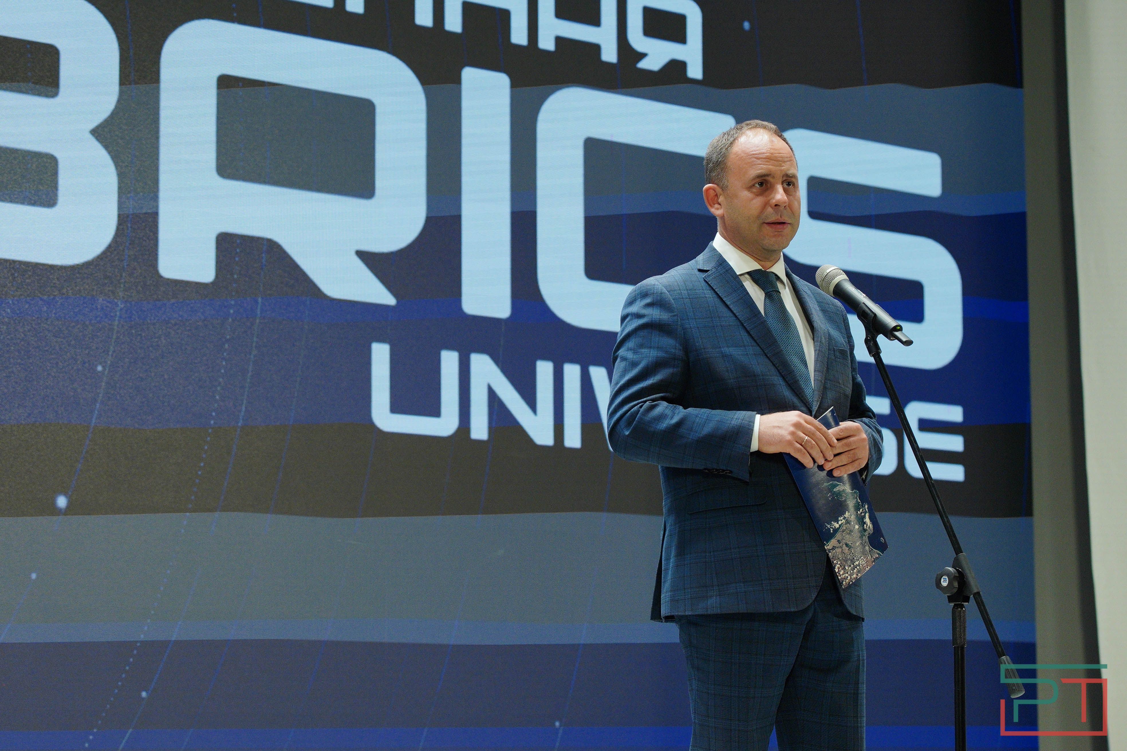 В Казани открылась фотовыставка «Вселенная БРИКС»