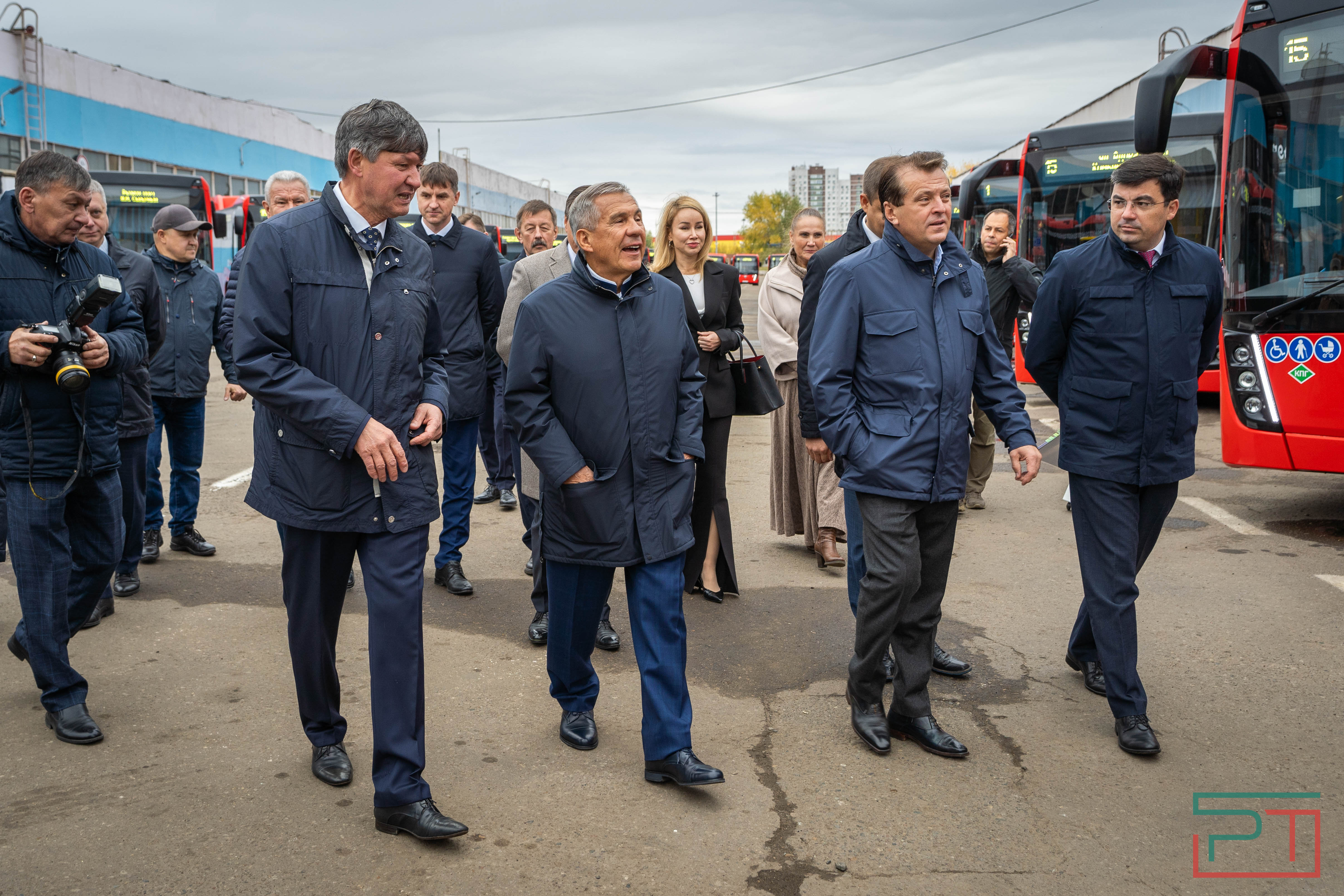 Минниханову показали 65 новых автобусов