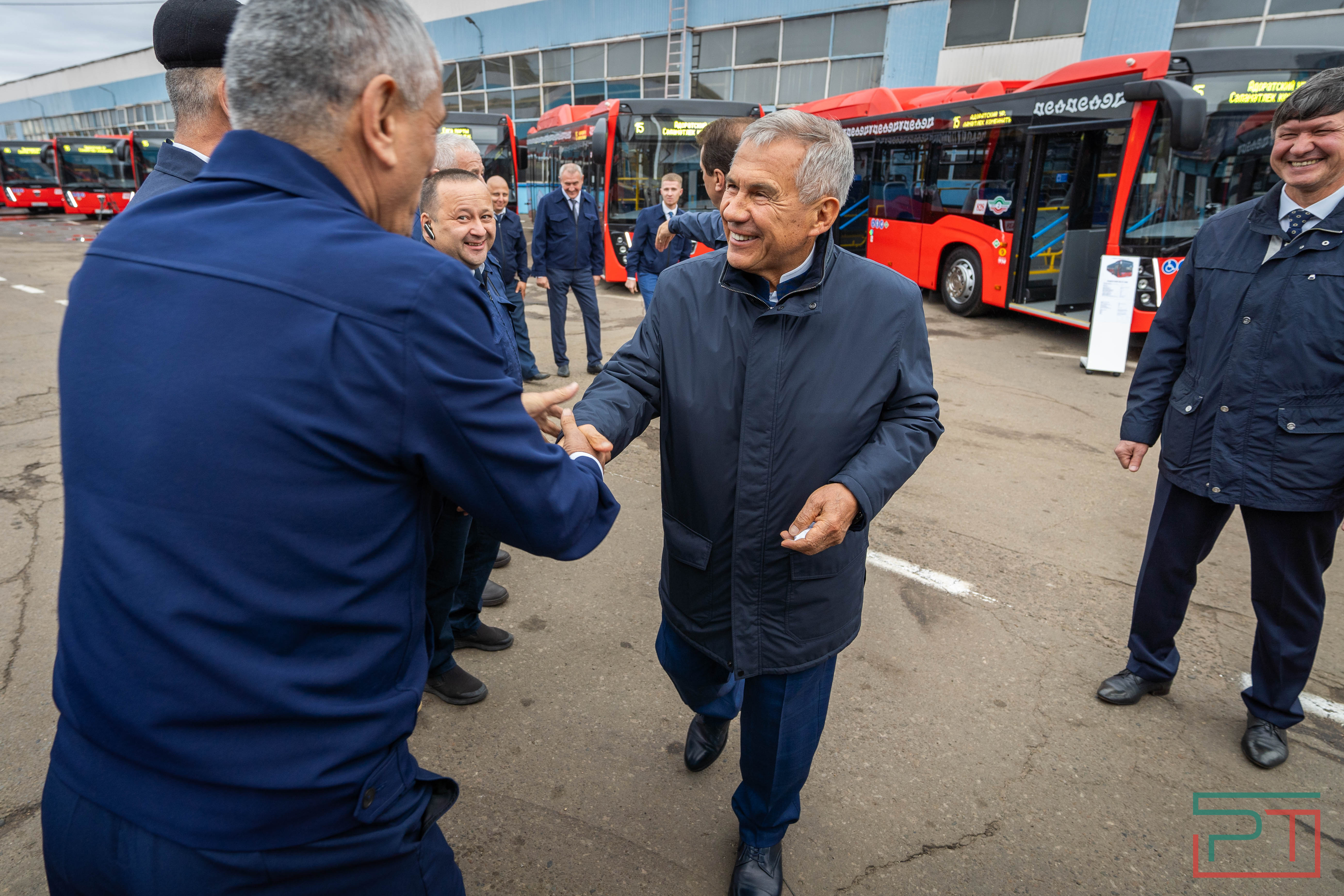 Минниханову показали 65 новых автобусов