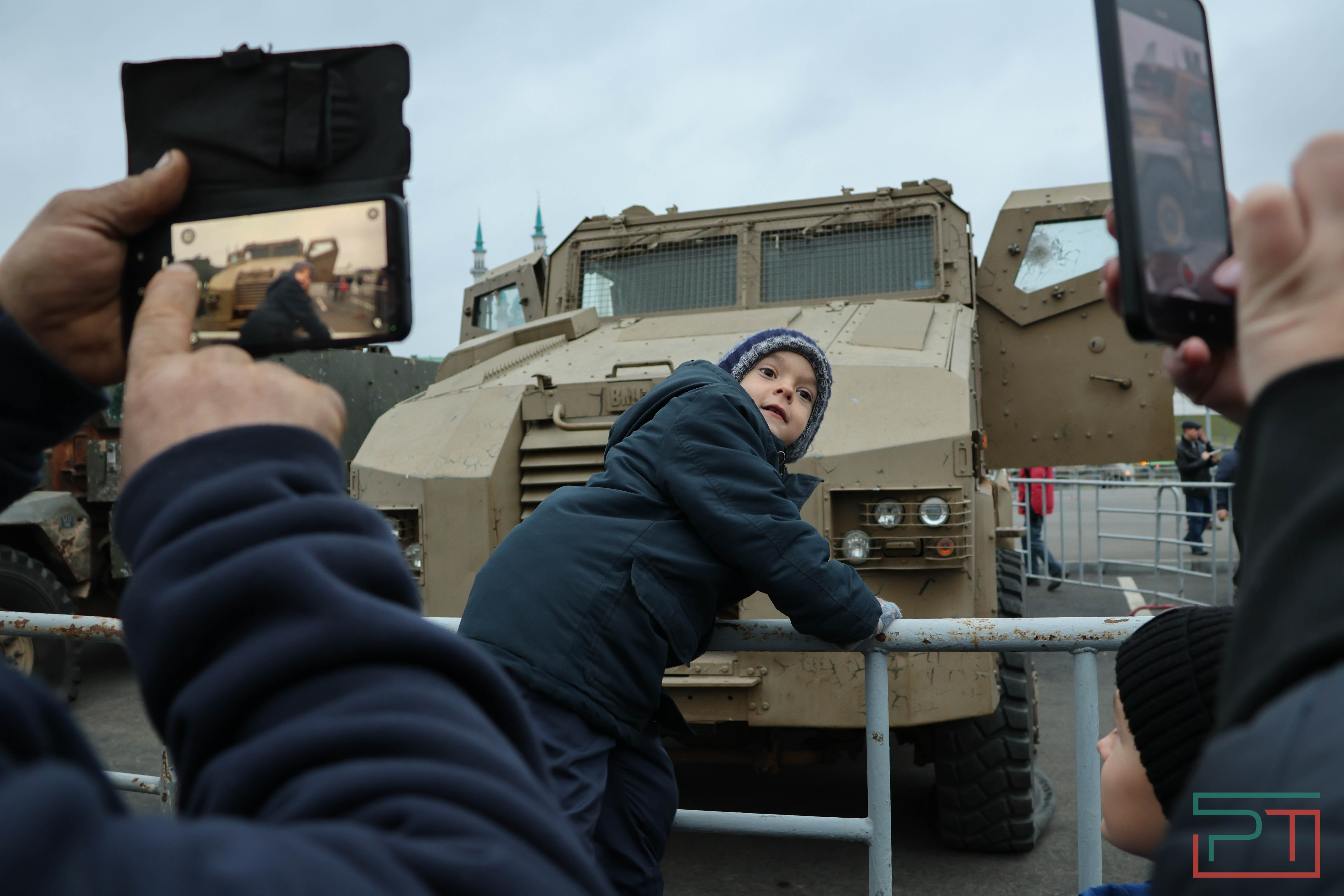 Abrams, Marder, Bradley: под стенами Казанского Кремля открылась выставка трофейной техники