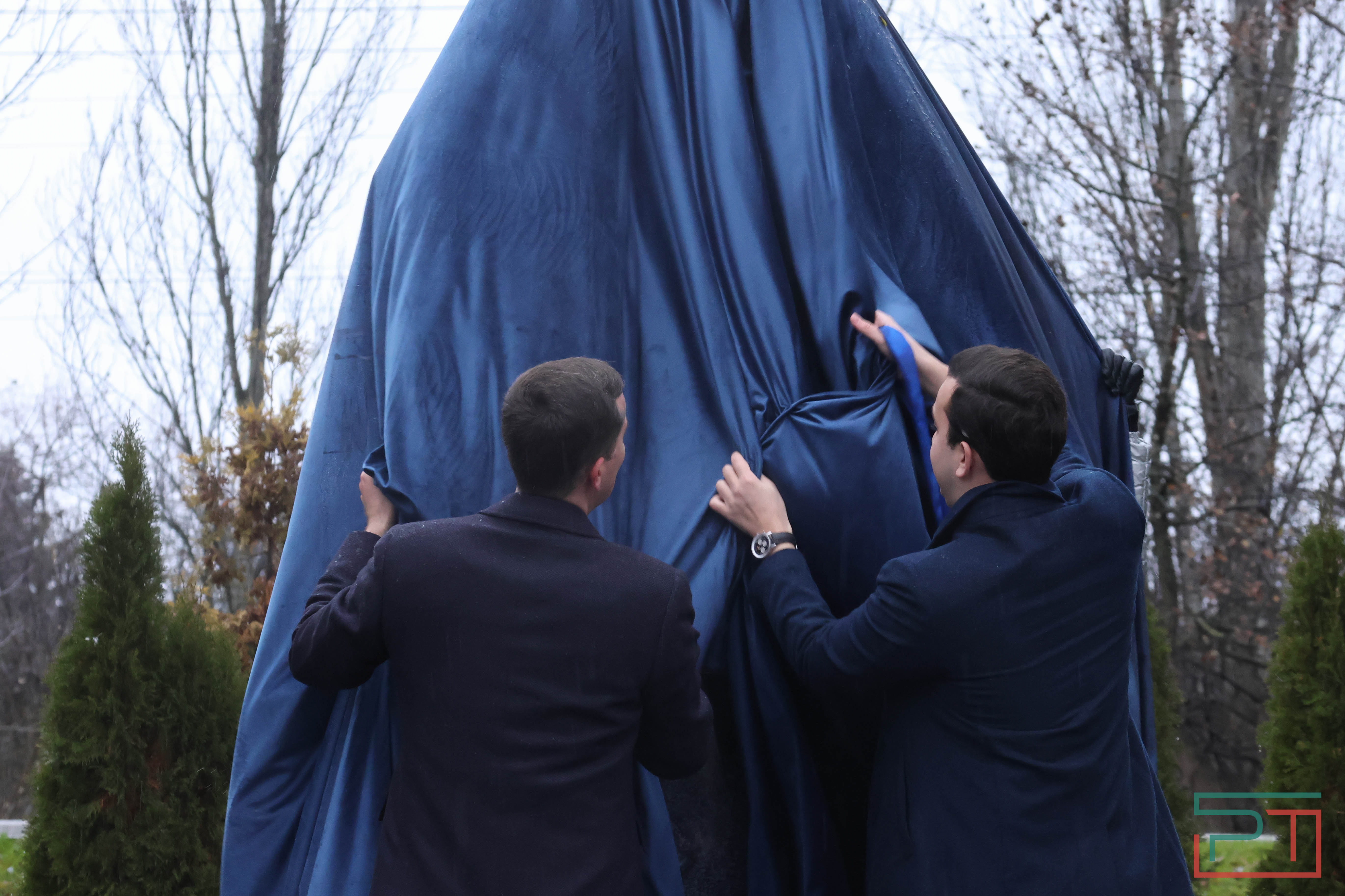 Открытие бюста Ганиева