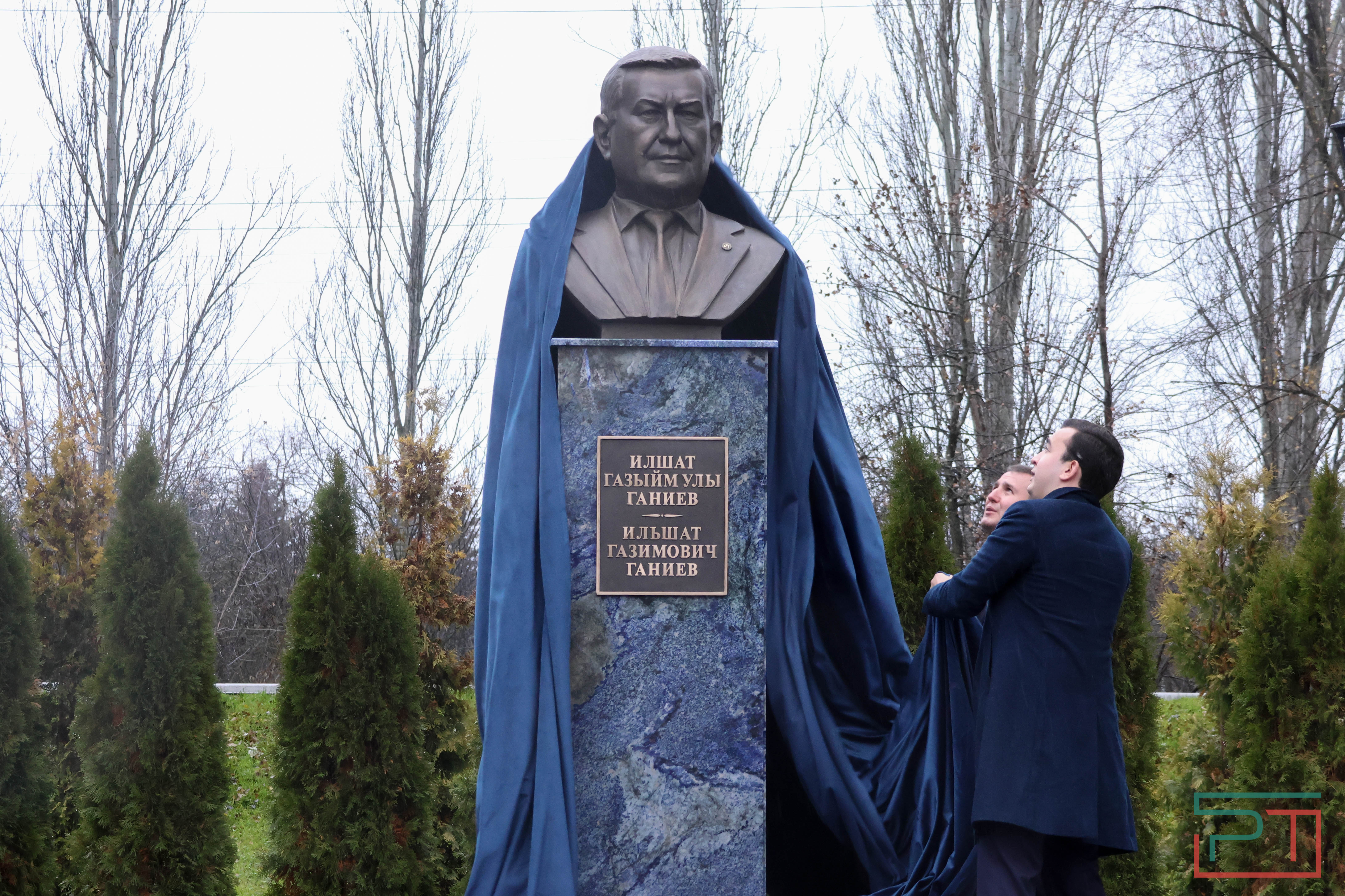 Открытие бюста Ганиева