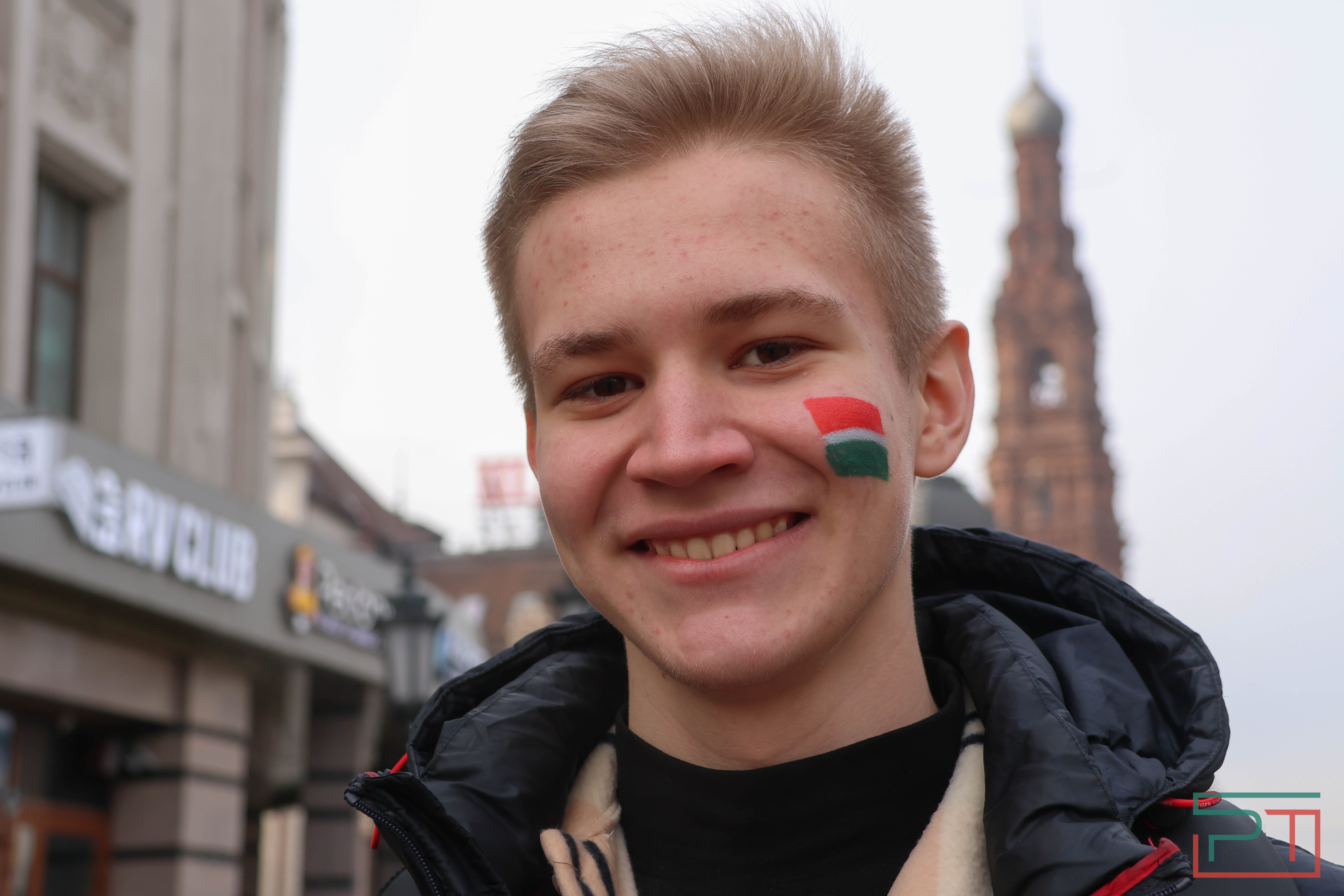 Активисты раздали ленты с флагом Татарстана