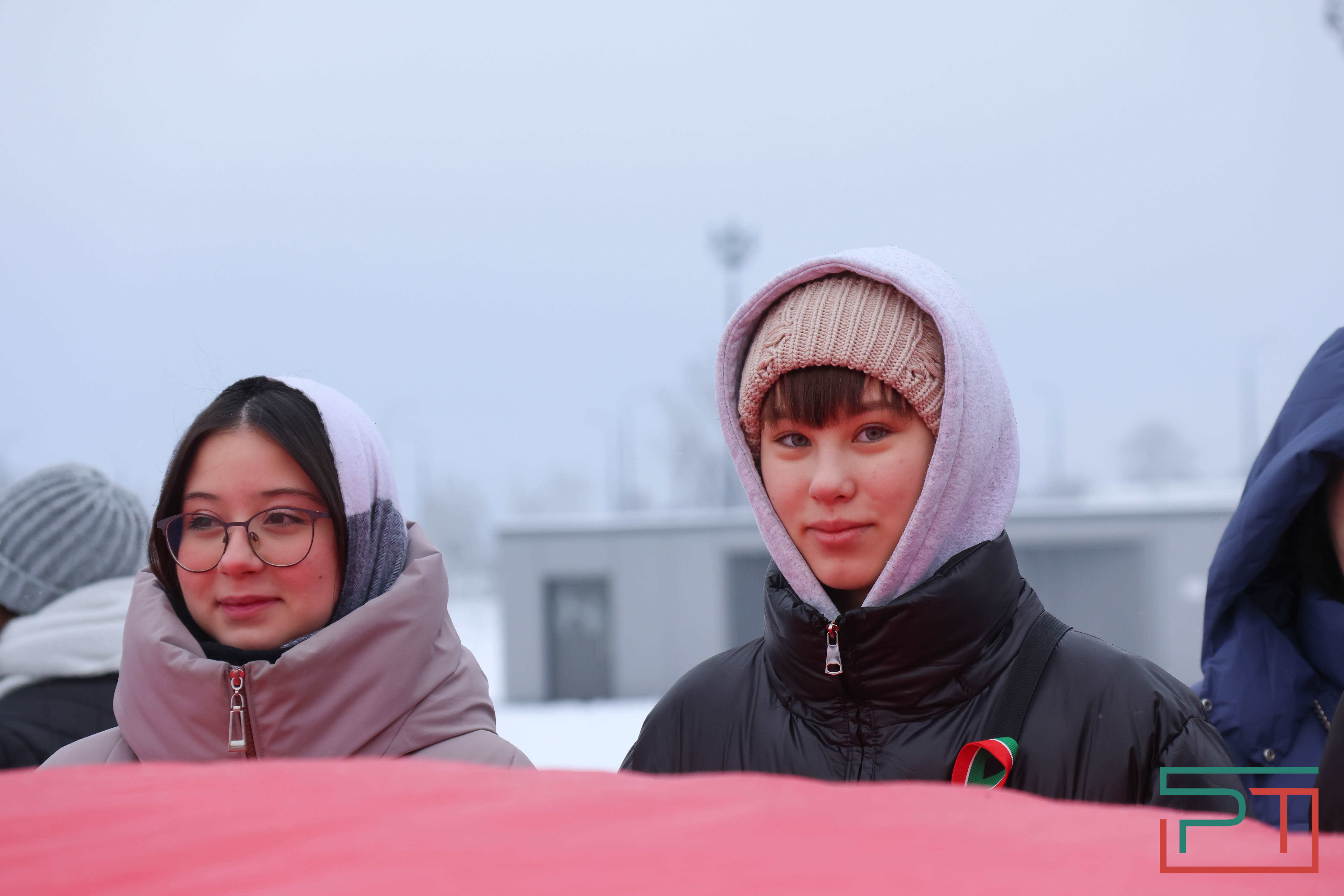 Школьники и студенты в Казани развернули самый большой флаг Татарстана