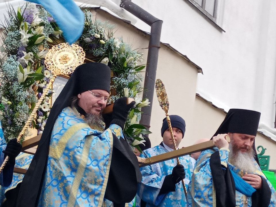 «Это день особой благодарности Царице Небесной»: в Казани прошел крестный ход с иконой Богородицы