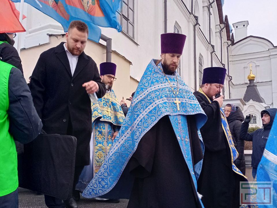 «Это день особой благодарности Царице Небесной»: в Казани прошел крестный ход с иконой Богородицы