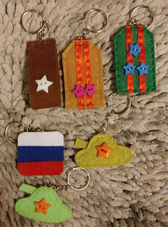 «Браслет жизни» и сердце в подарок: волонтеры Татарстана доставили новогодние наборы бойцам СВО