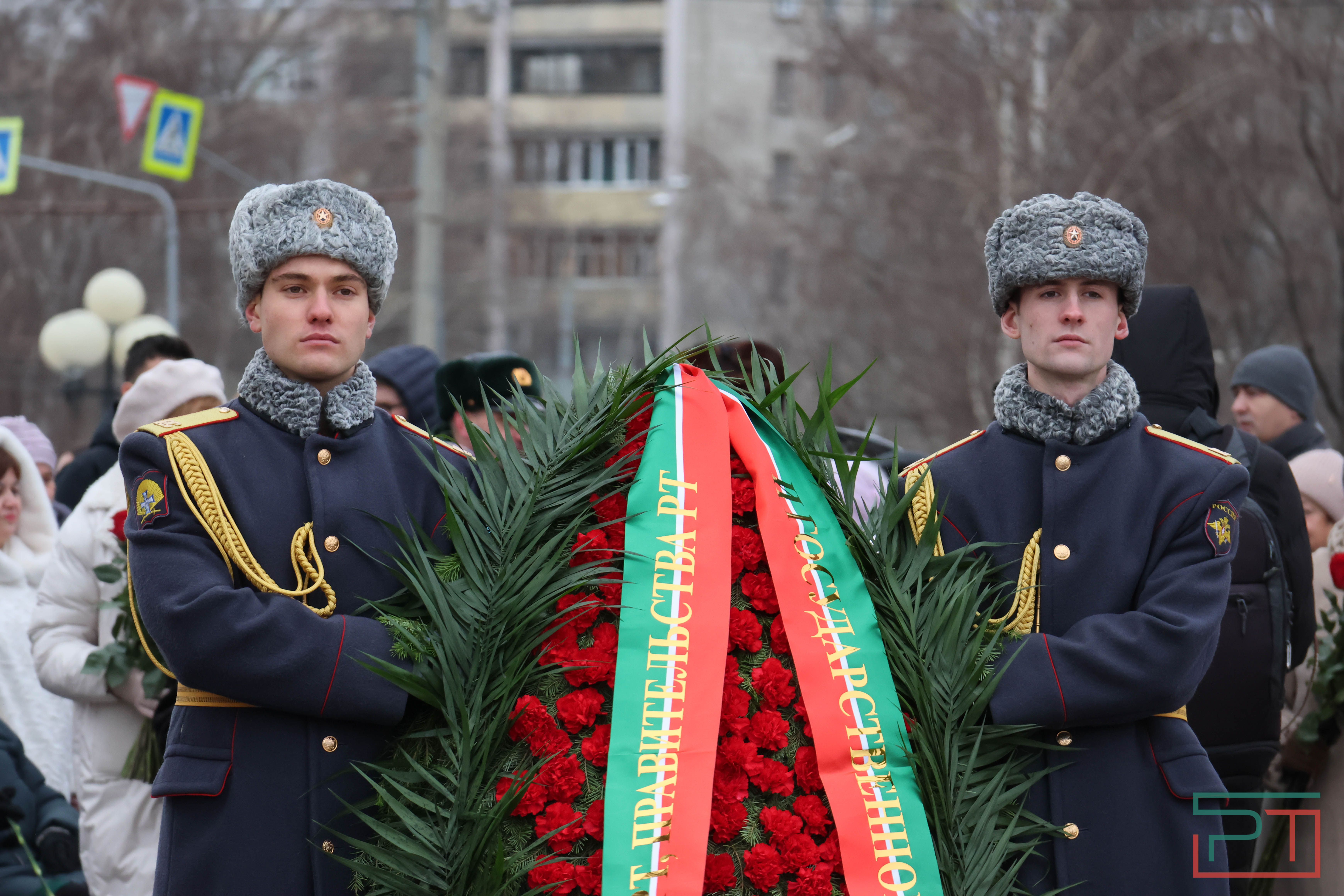 Возложение цветов в честь Дня Героев Отечества