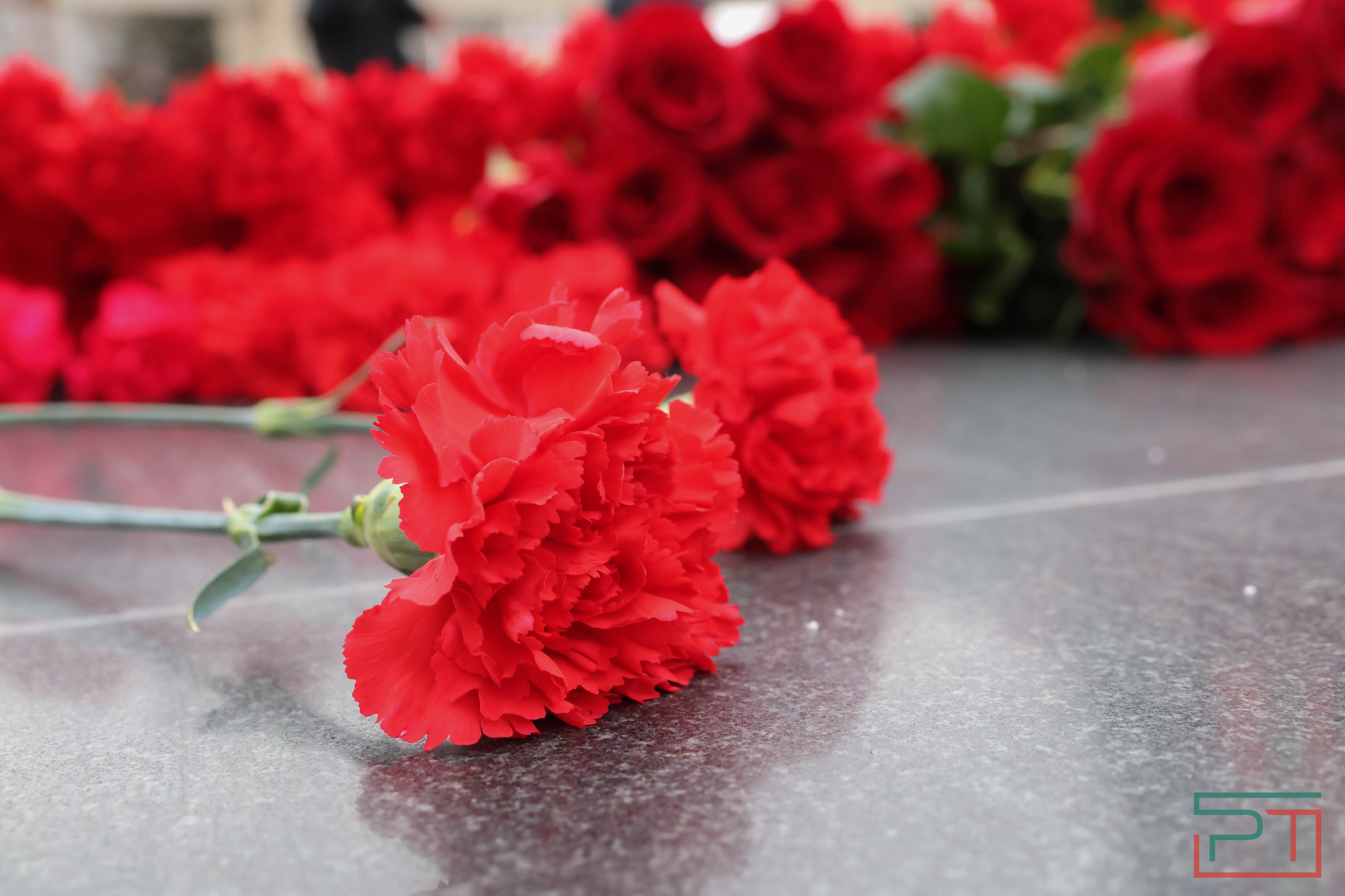 Возложение цветов в честь Дня Героев Отечества