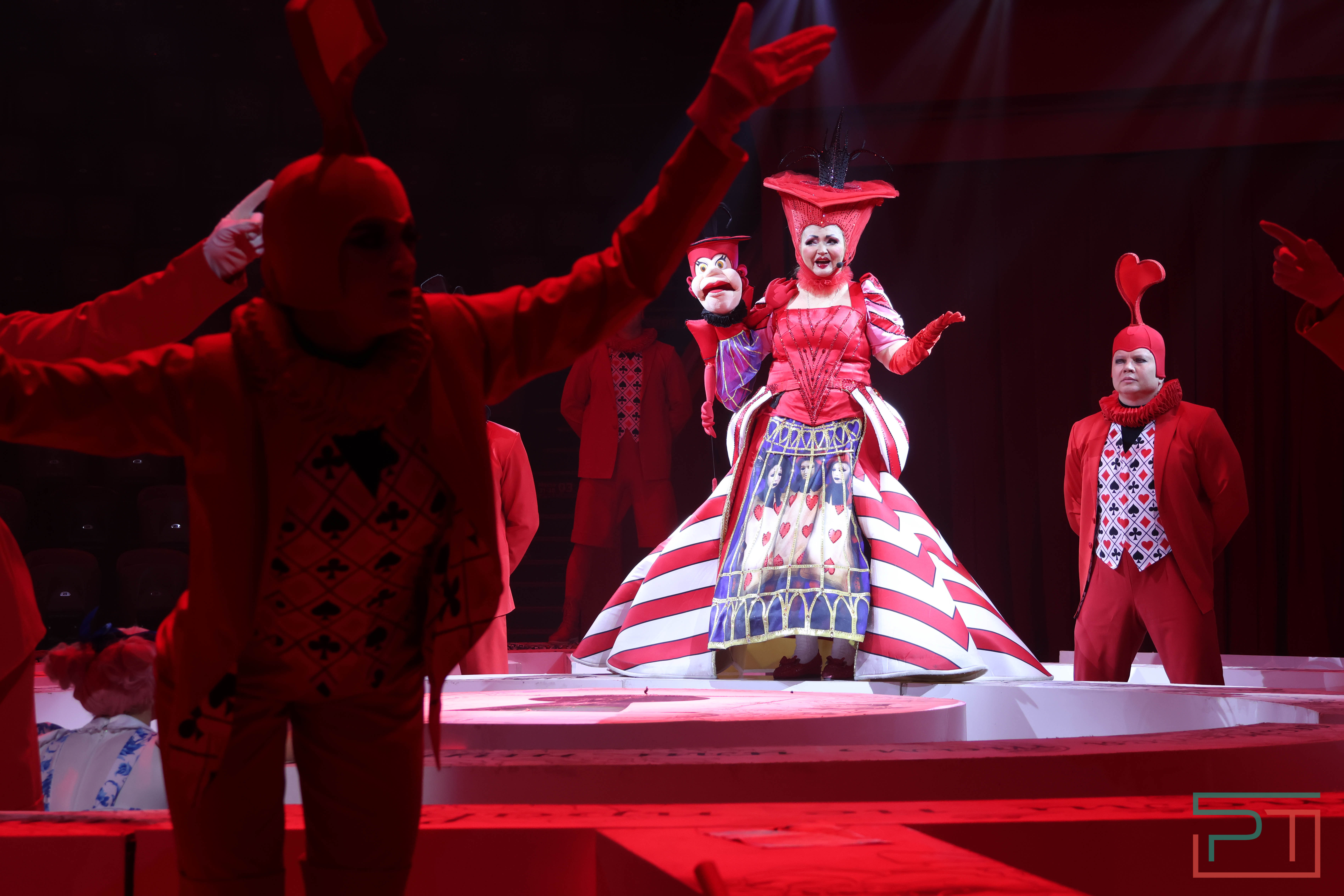 Чудесатая сказка на новый лад: в Казанском цирке состоялась премьера новогоднего шоу «Лабиринт»