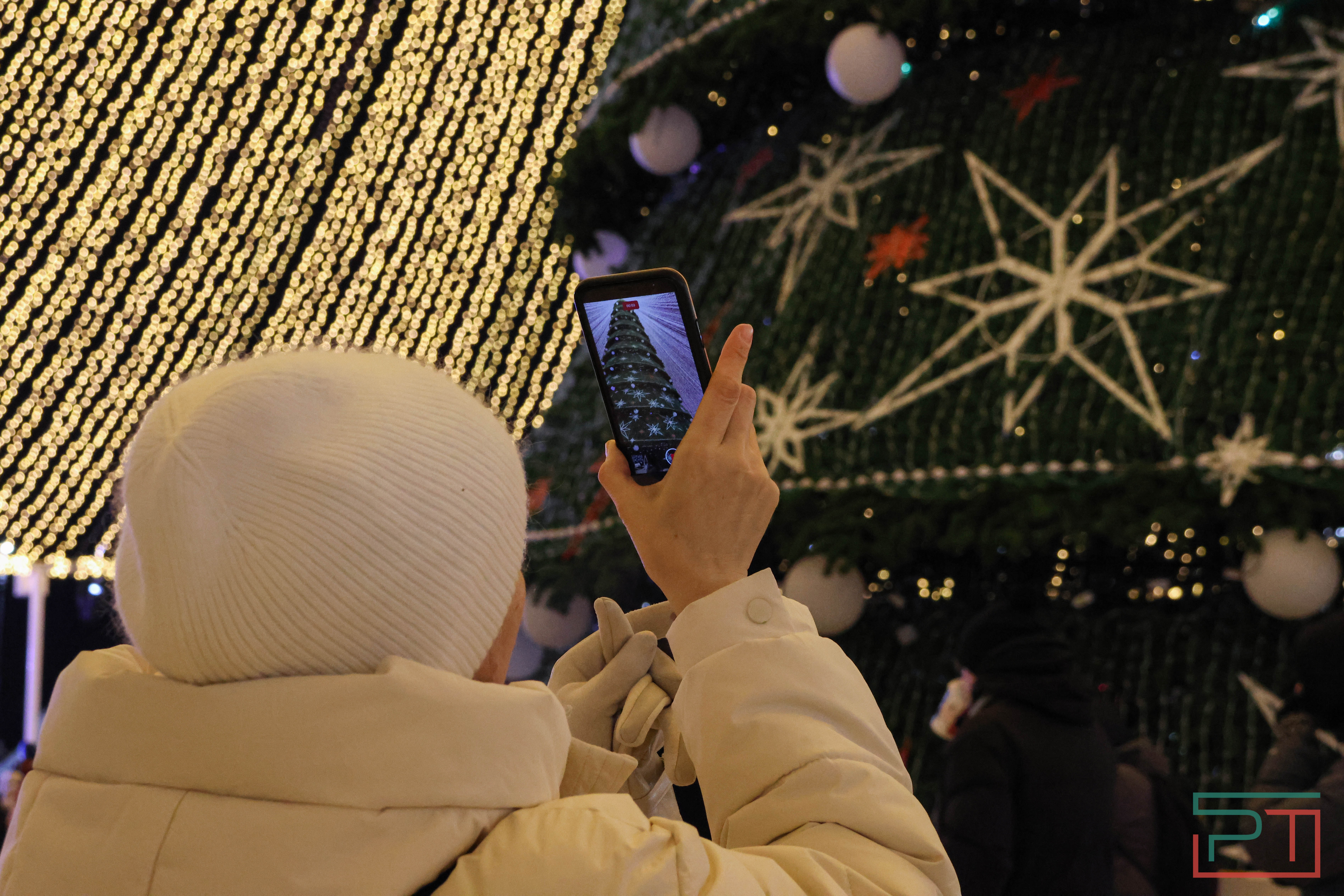 В Казани официально открыли главную елку города