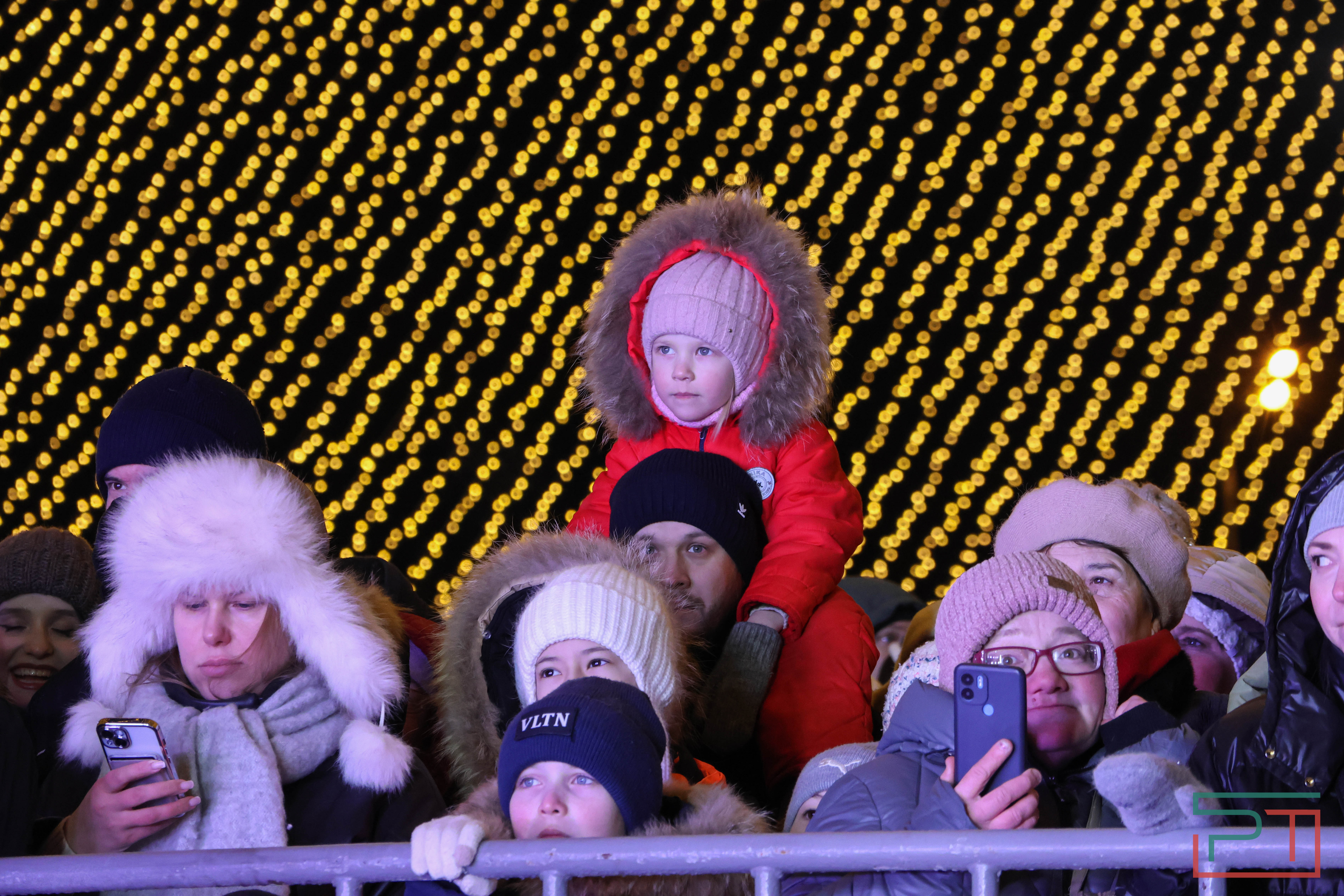 В Казани официально открыли главную елку города