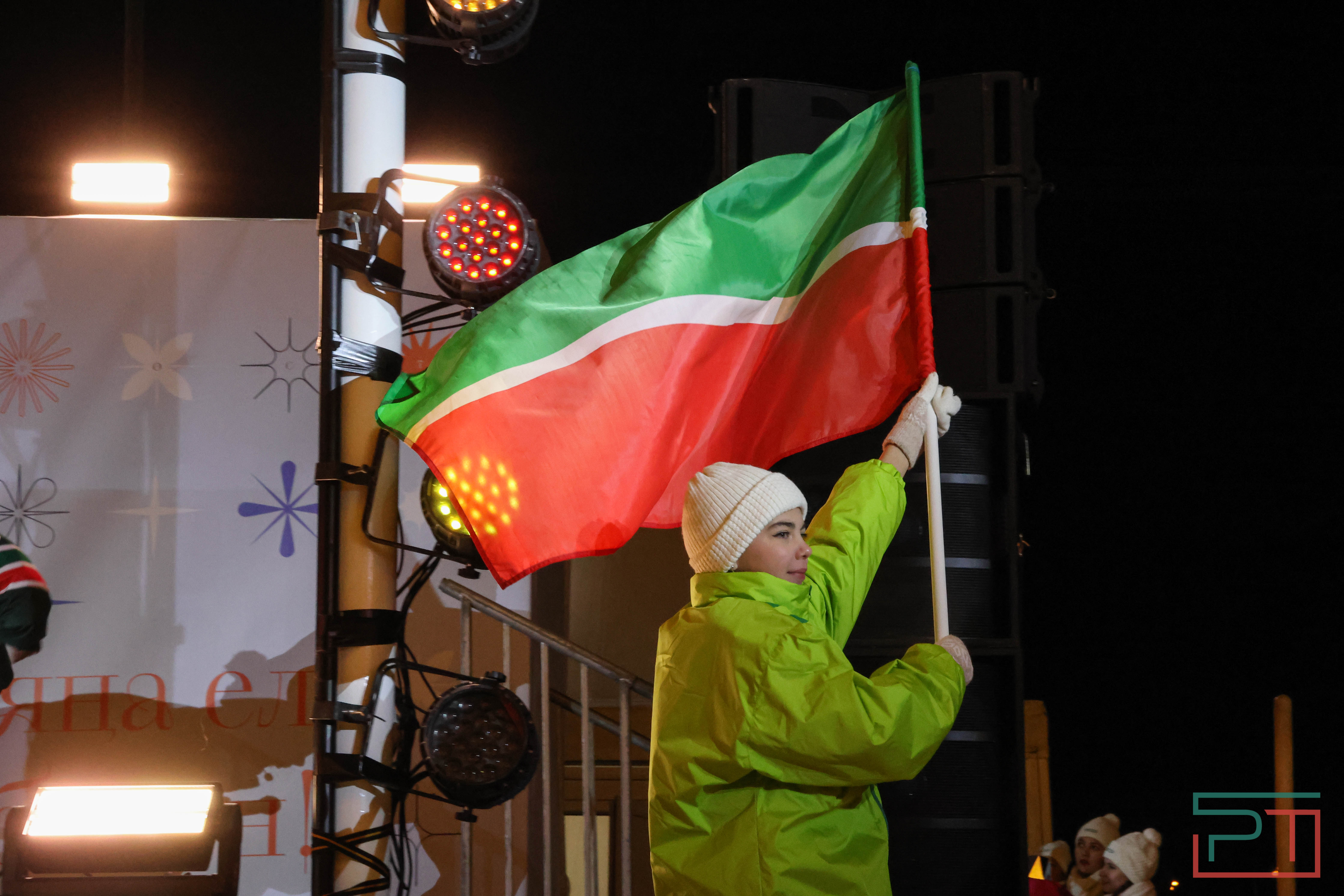 В Казани официально открыли главную елку города