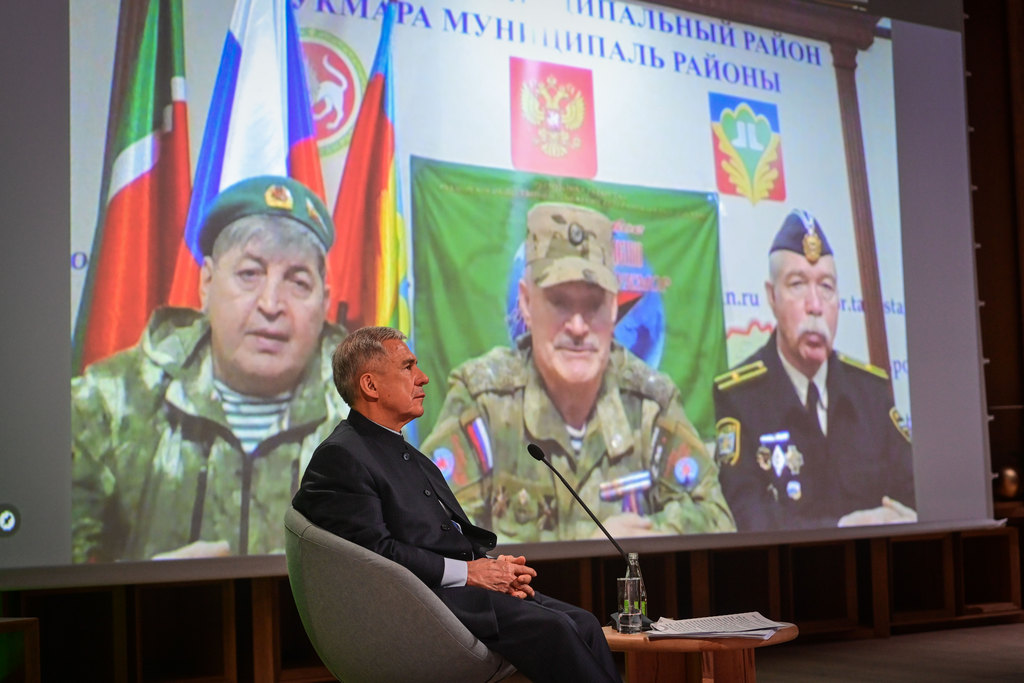 Рустам Минниханов: «Нужны новые подходы, чтобы люди заводили детей»