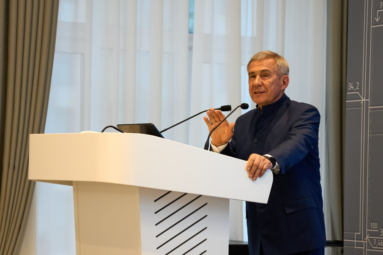 Минниханов в Москве вручил премию имени Тихомирова