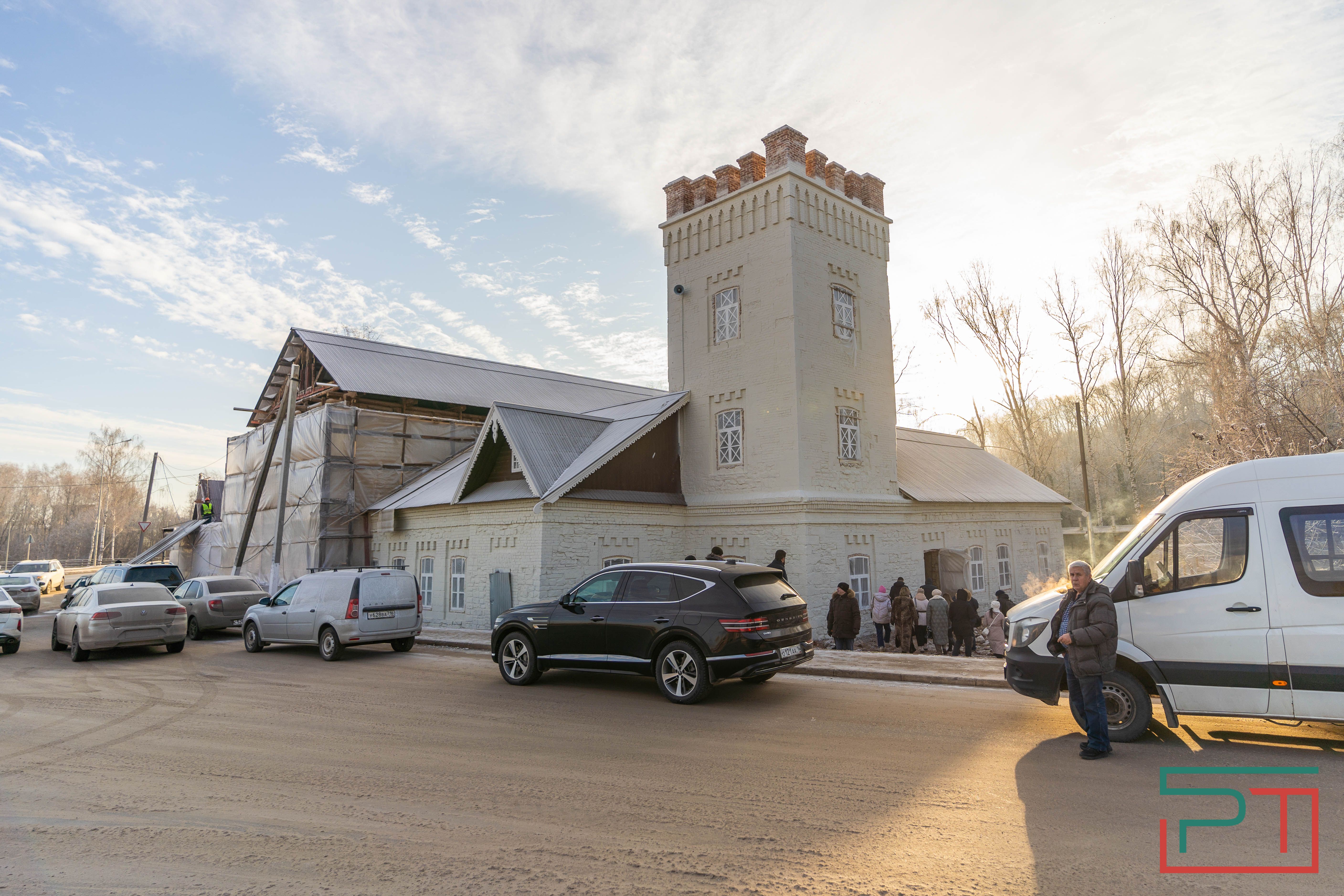 Пресс-тур по базе заводской конторы Ушкова