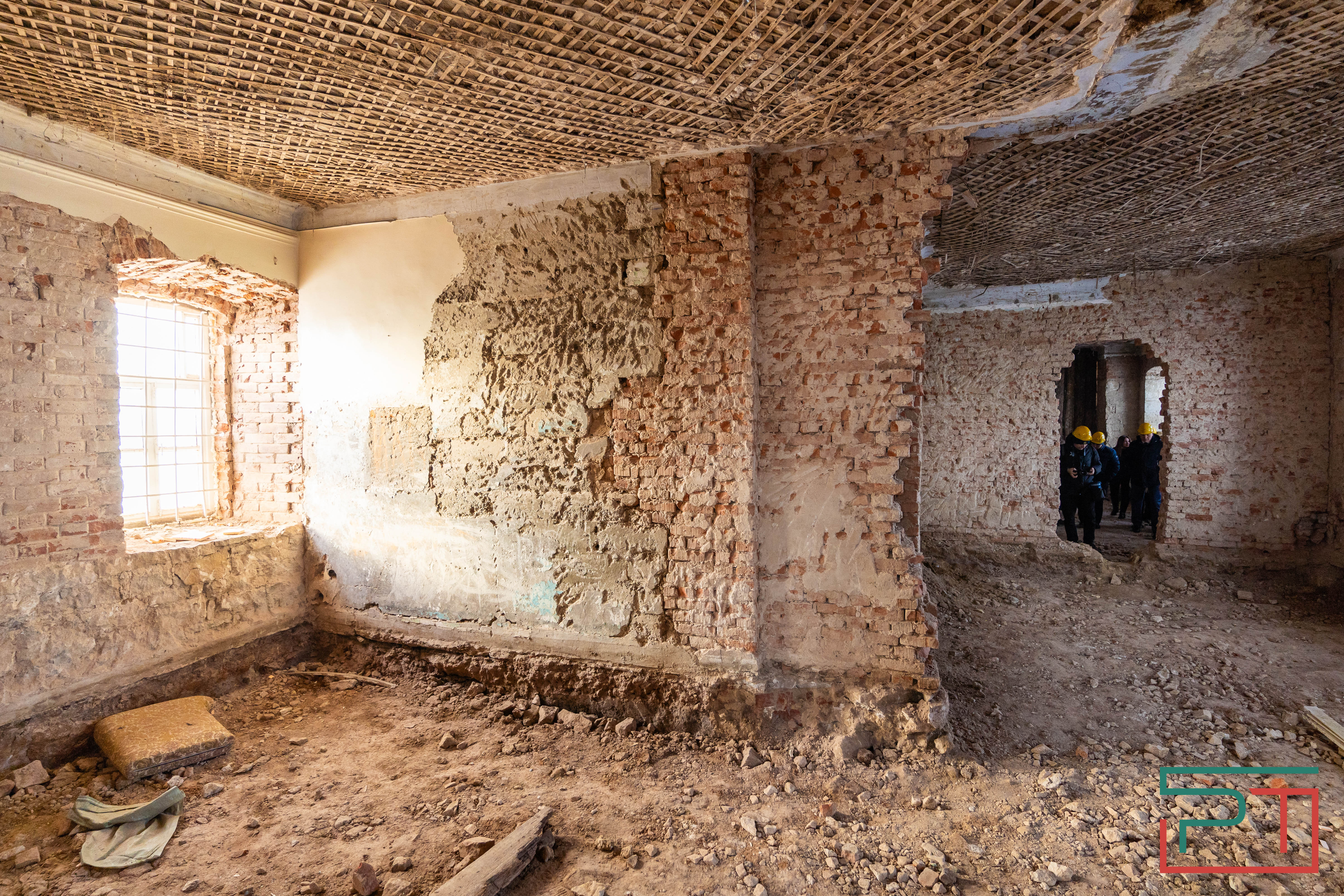 Пресс-тур по базе заводской конторы Ушкова