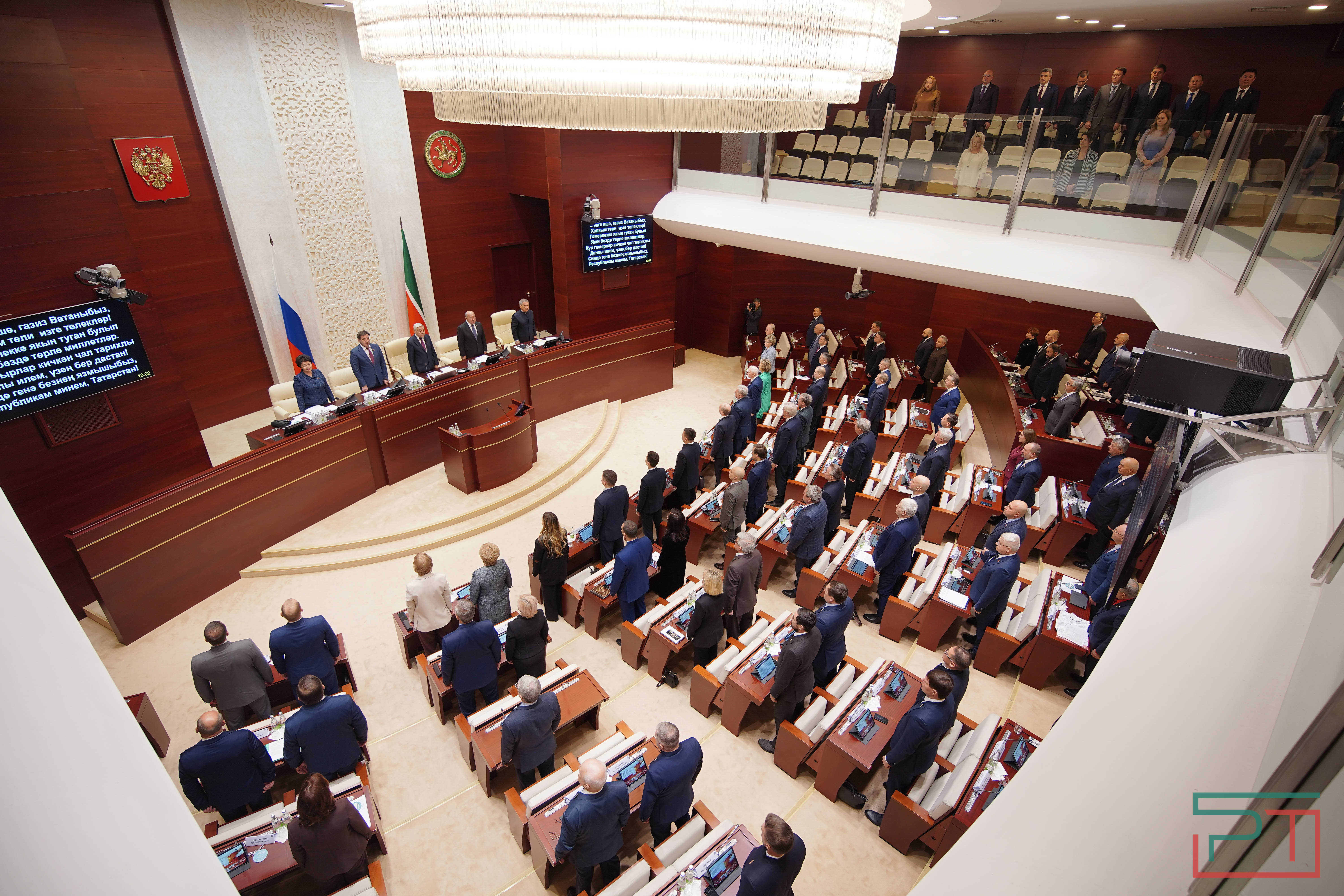 Мигрантов адаптировать, собак регистрировать: Госсовет Татарстана провел последнюю сессию в году