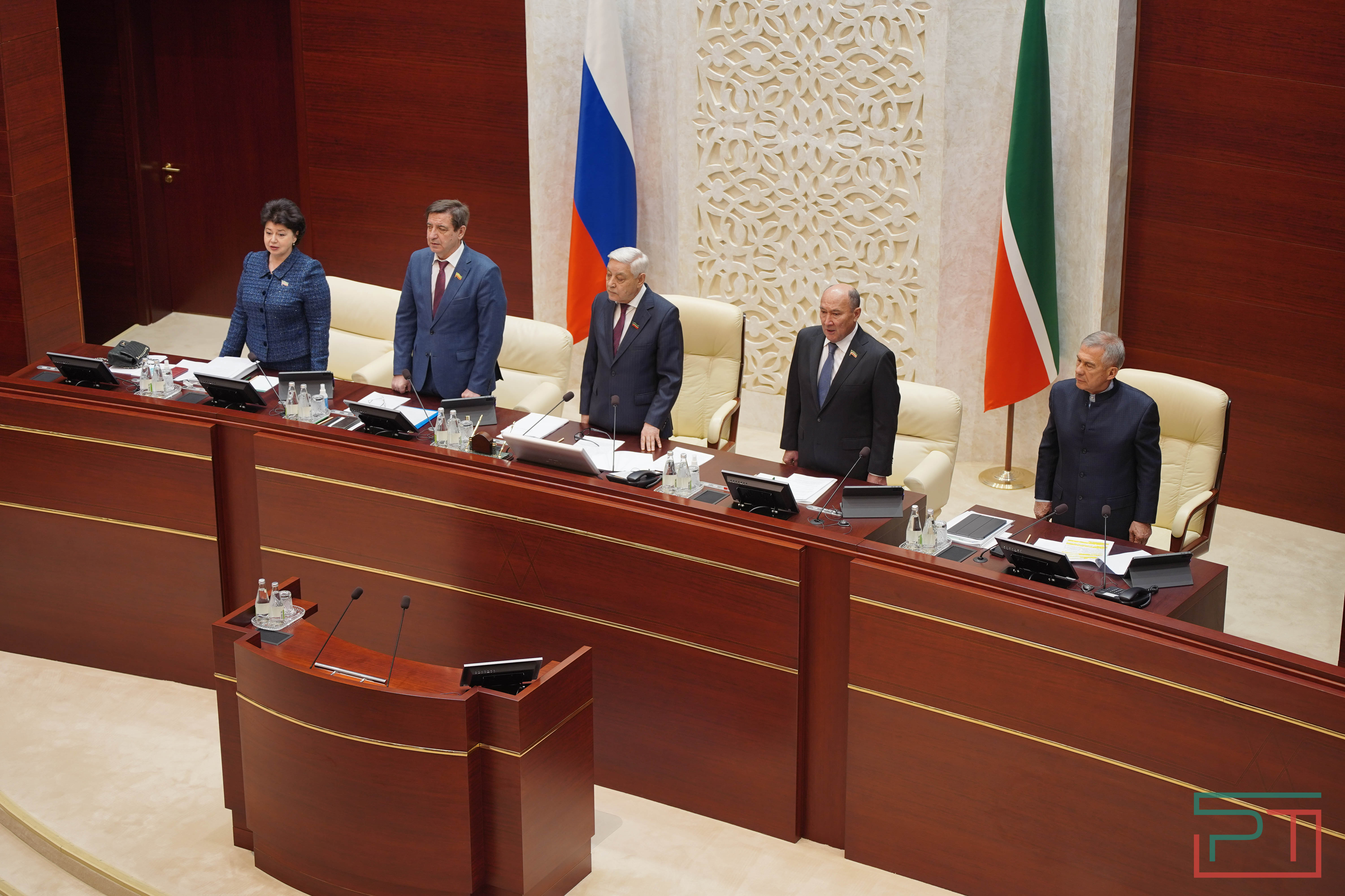 Мигрантов адаптировать, собак регистрировать: Госсовет Татарстана провел последнюю сессию в году