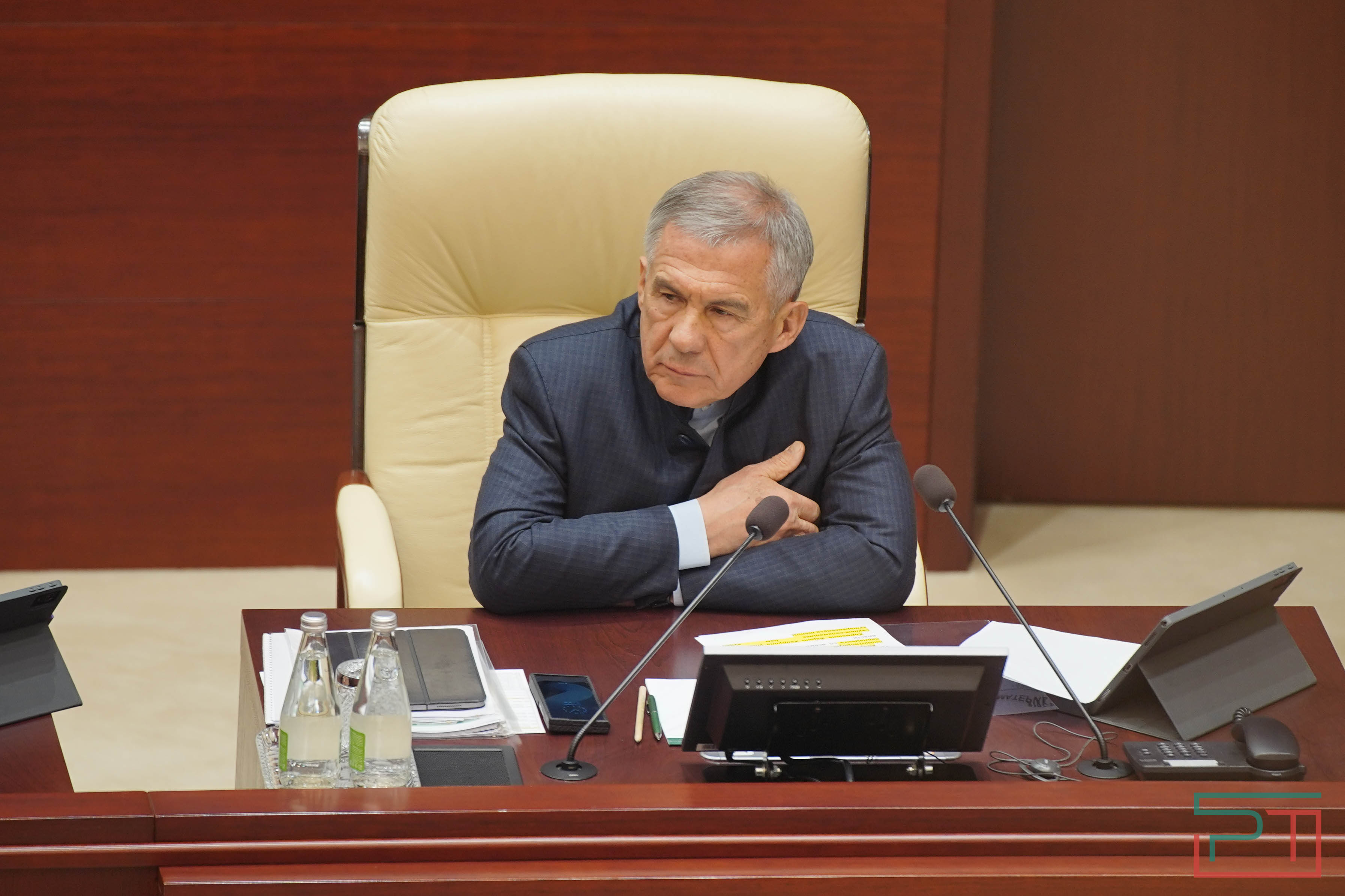 Мигрантов адаптировать, собак регистрировать: Госсовет Татарстана провел последнюю сессию в году