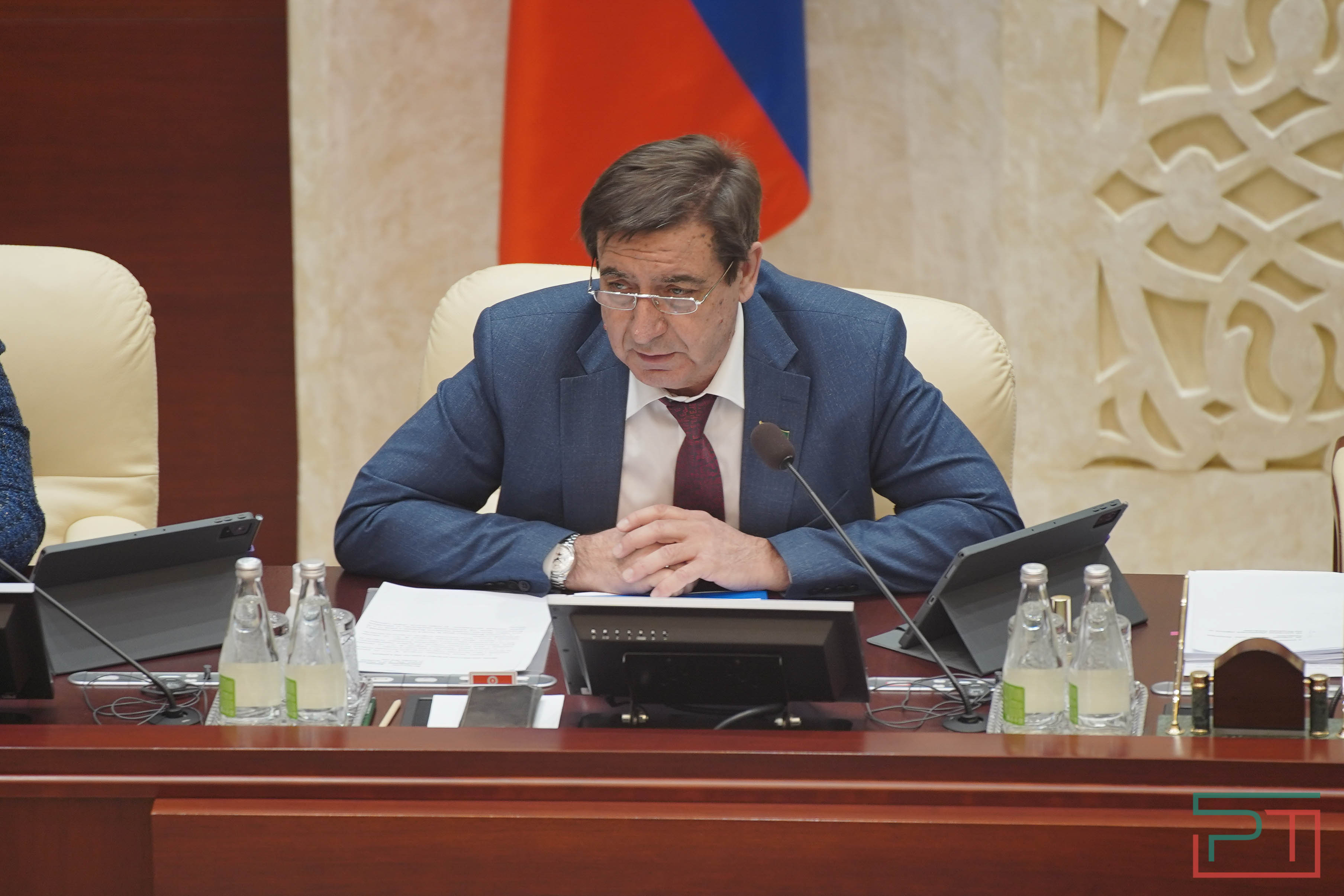 Мигрантов адаптировать, собак регистрировать: Госсовет Татарстана провел последнюю сессию в году