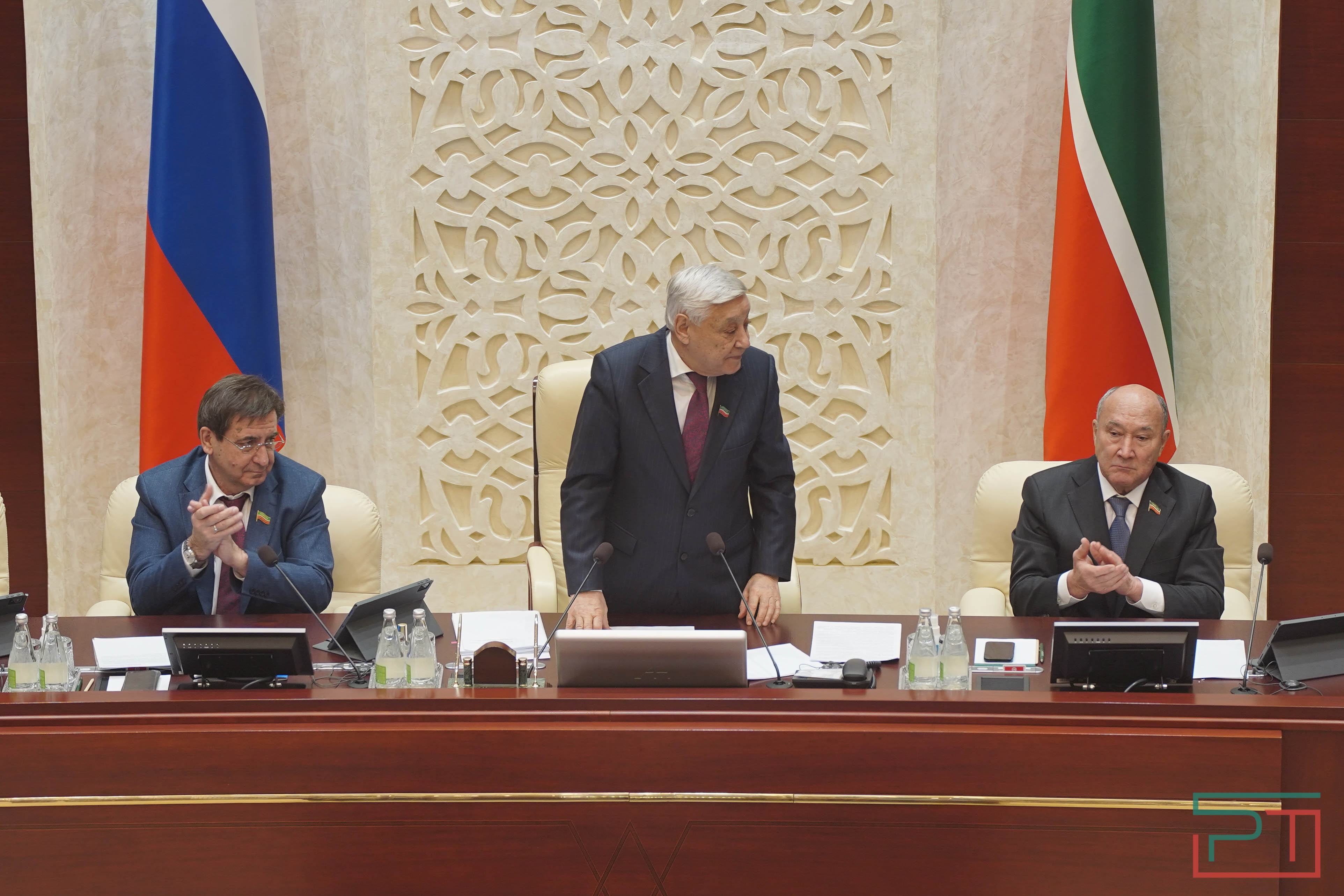 Мигрантов адаптировать, собак регистрировать: Госсовет Татарстана провел последнюю сессию в году