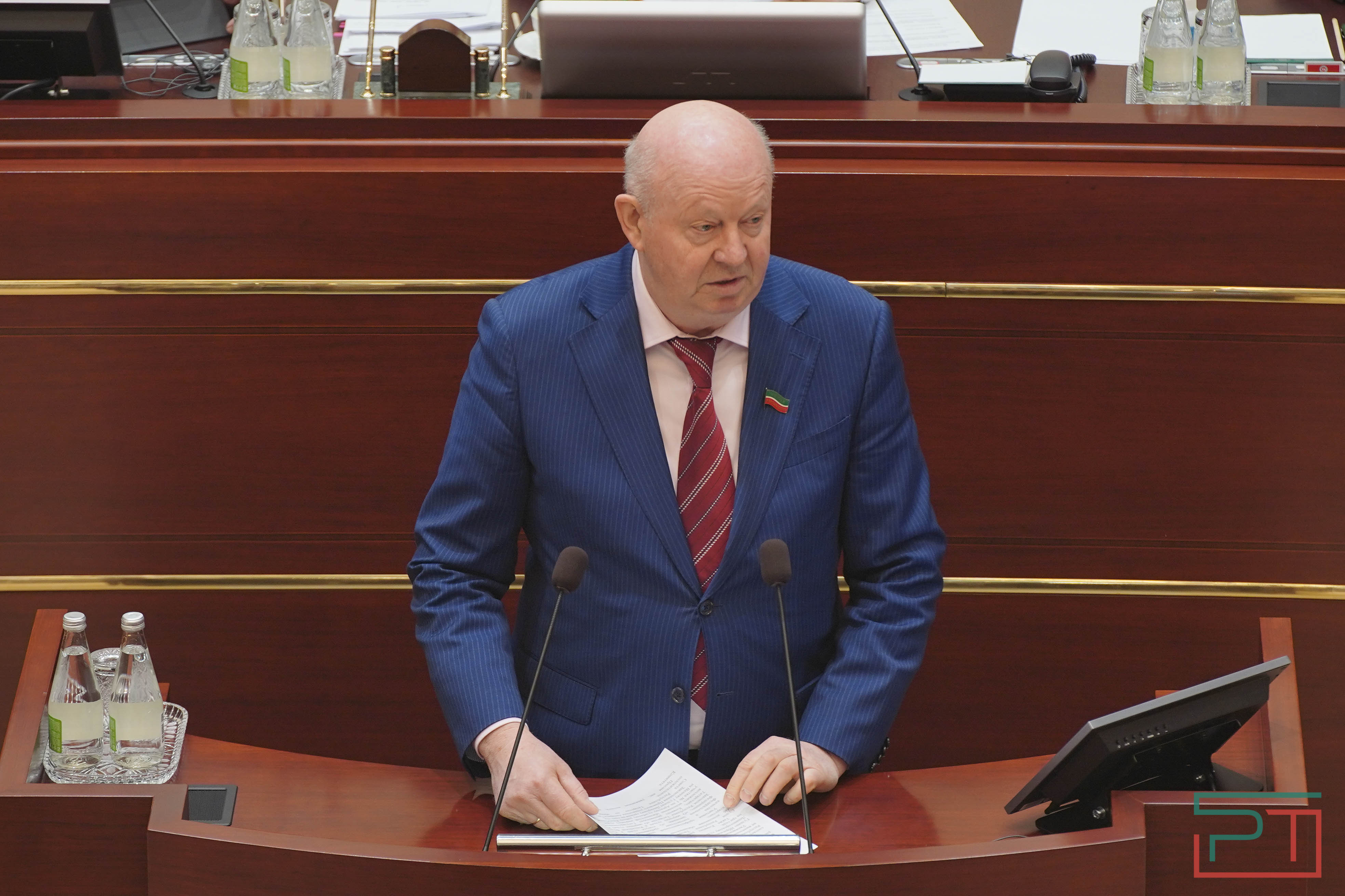 Мигрантов адаптировать, собак регистрировать: Госсовет Татарстана провел последнюю сессию в году