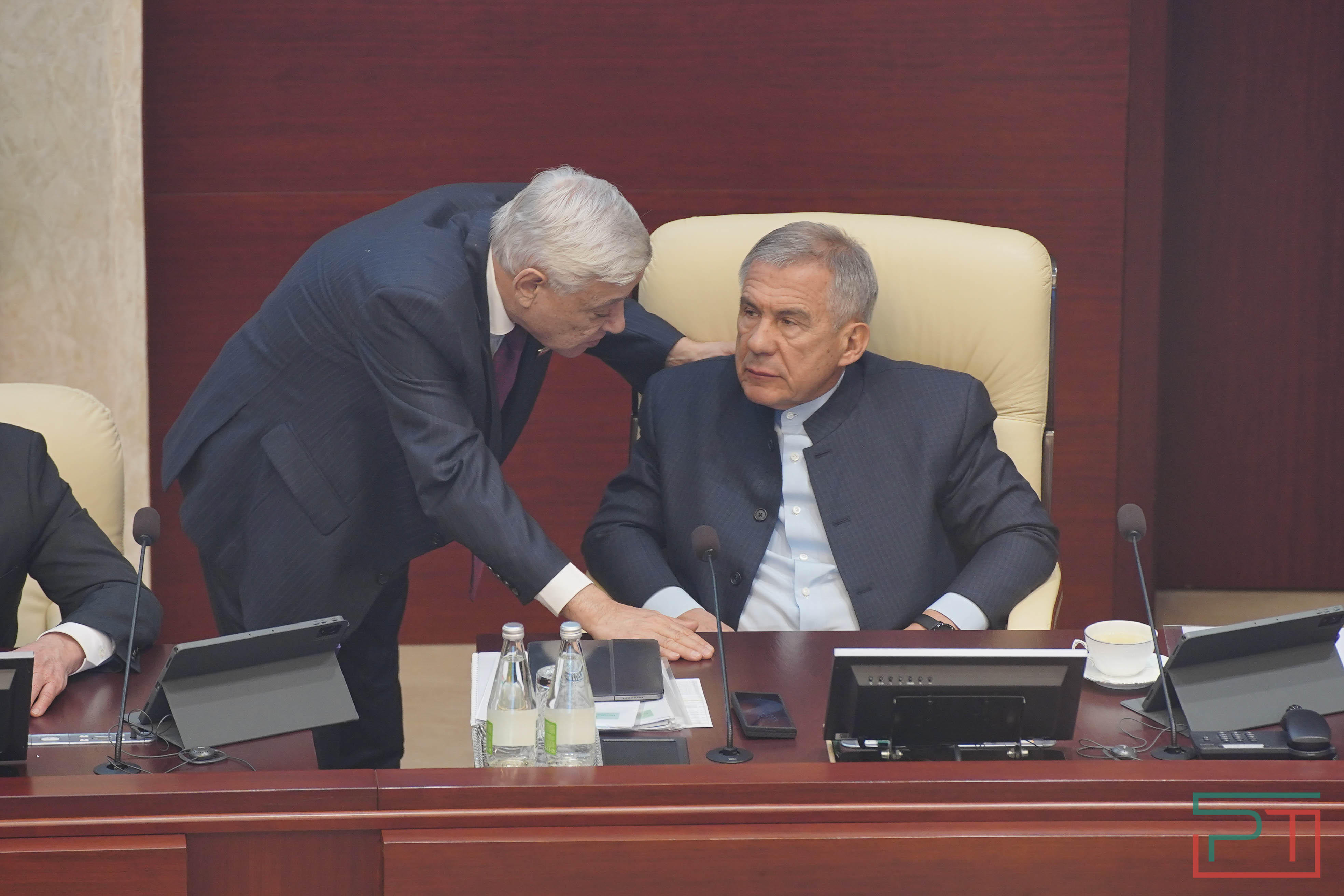 Мигрантов адаптировать, собак регистрировать: Госсовет Татарстана провел последнюю сессию в году