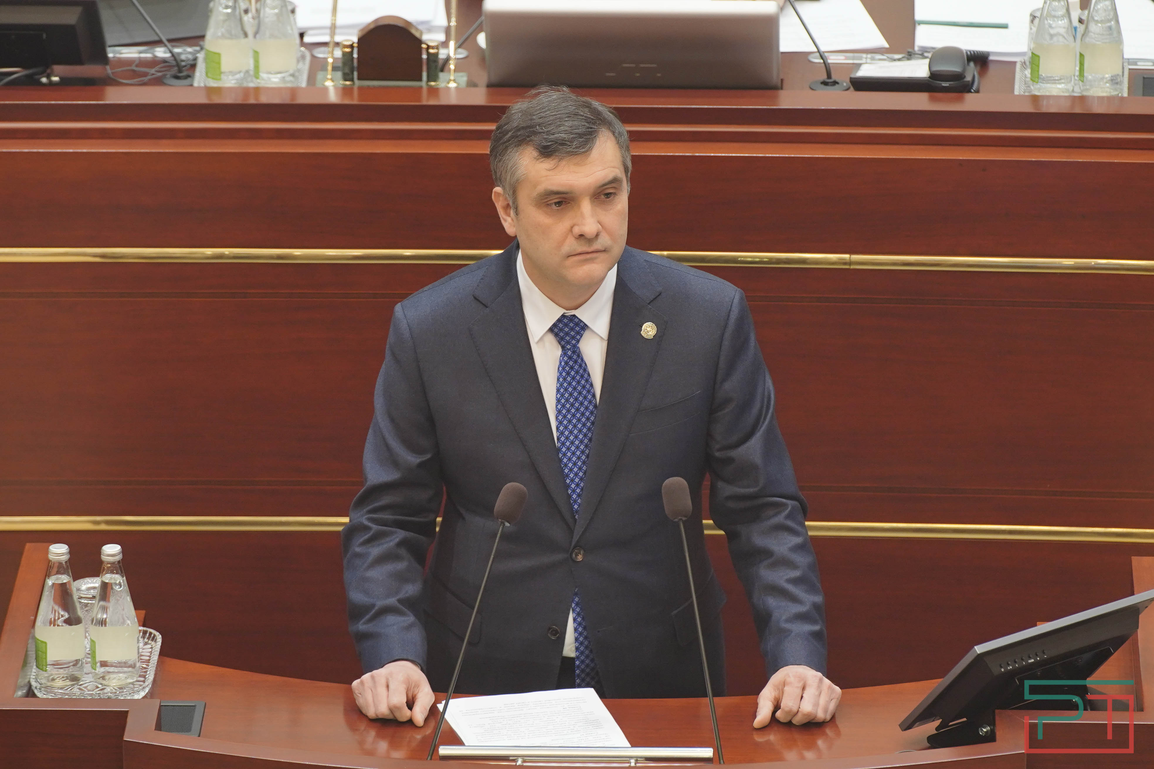 Мигрантов адаптировать, собак регистрировать: Госсовет Татарстана провел последнюю сессию в году