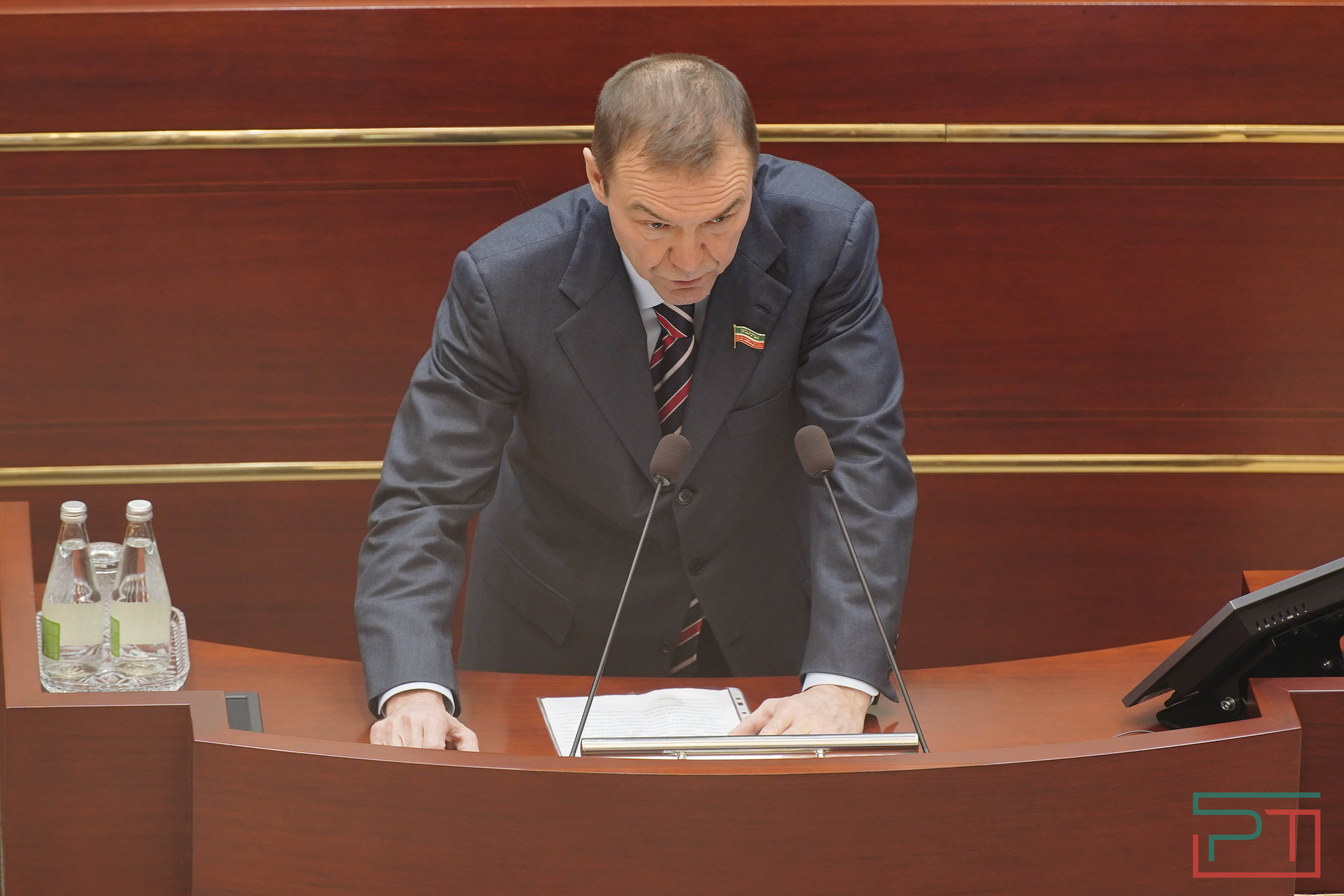 Мигрантов адаптировать, собак регистрировать: Госсовет Татарстана провел последнюю сессию в году